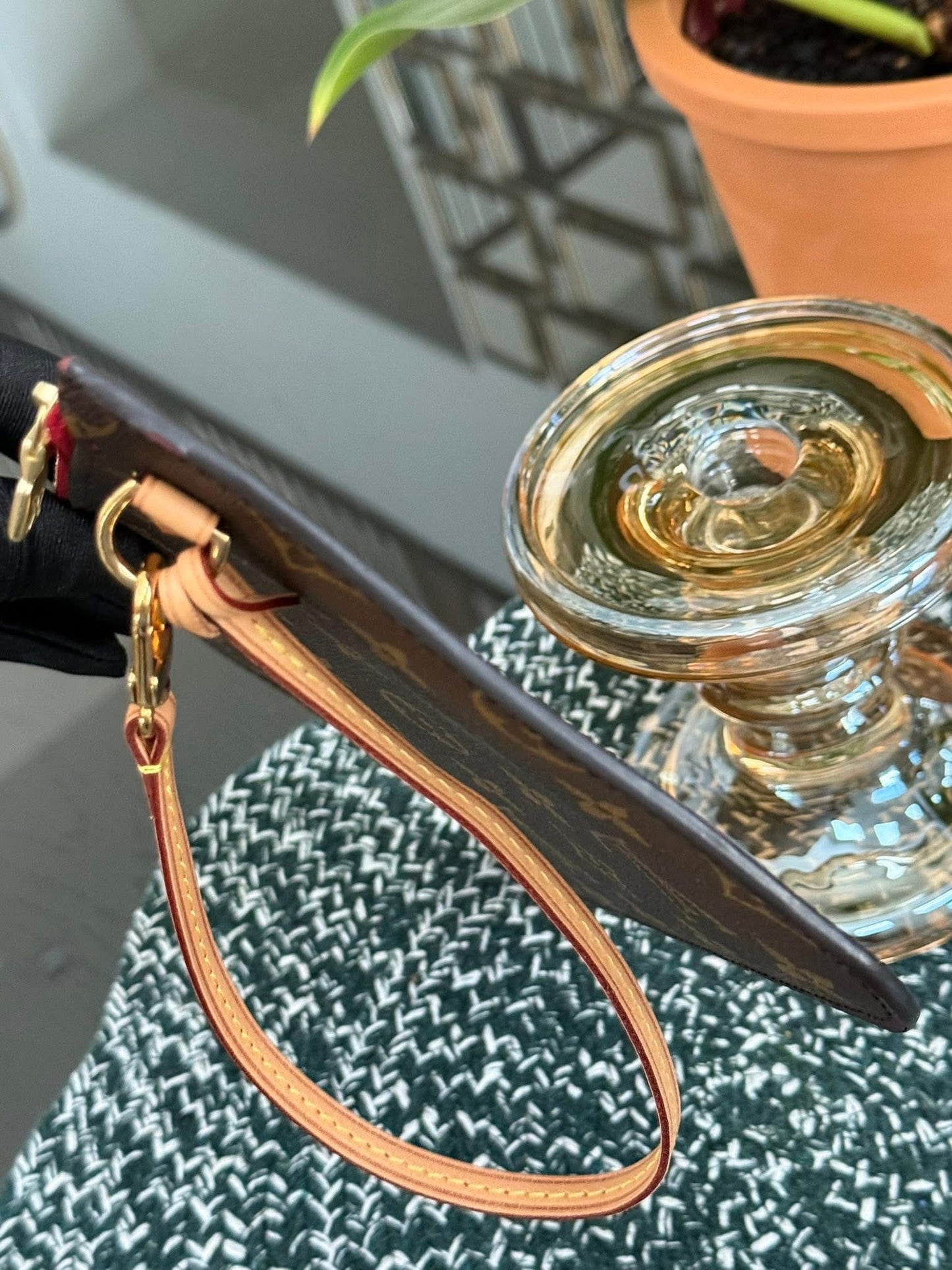 Neverfull MM/GM Pouch in Cerise interior -🗓️ Year: 2017