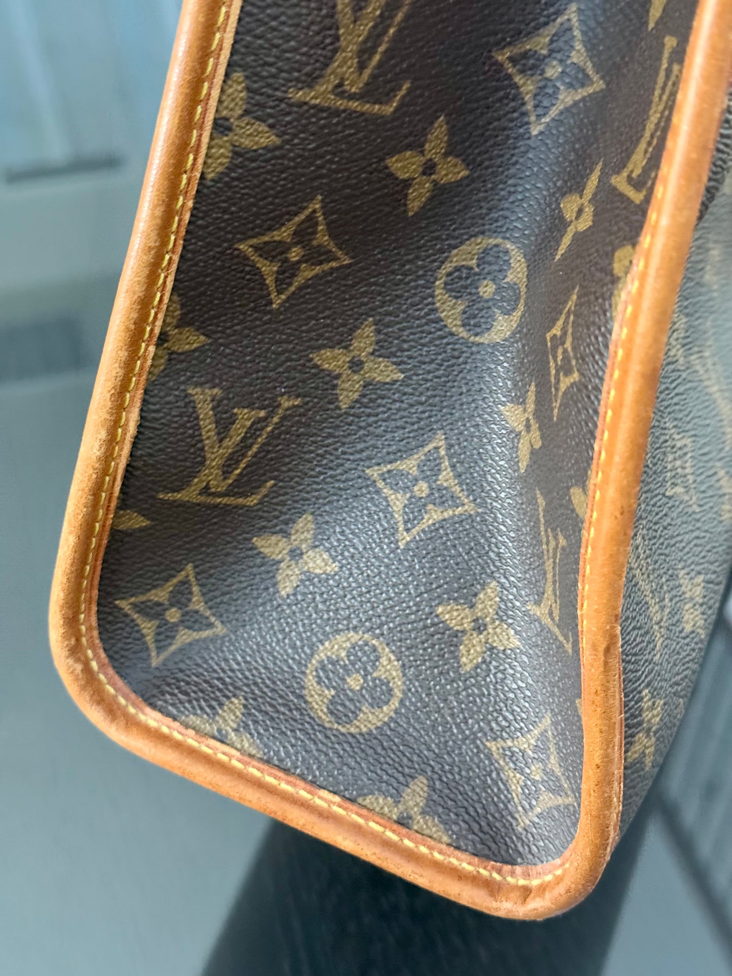 Beverly GM Satchel Crossbody - ๐
Year: 1996