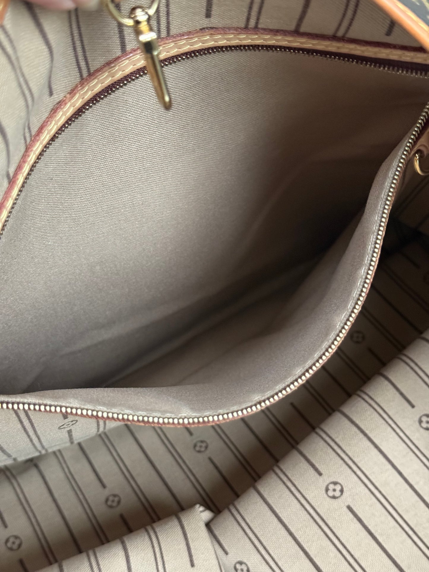 Delightful GM with Dustbag and Insert organizer ๐
Year: 2011
