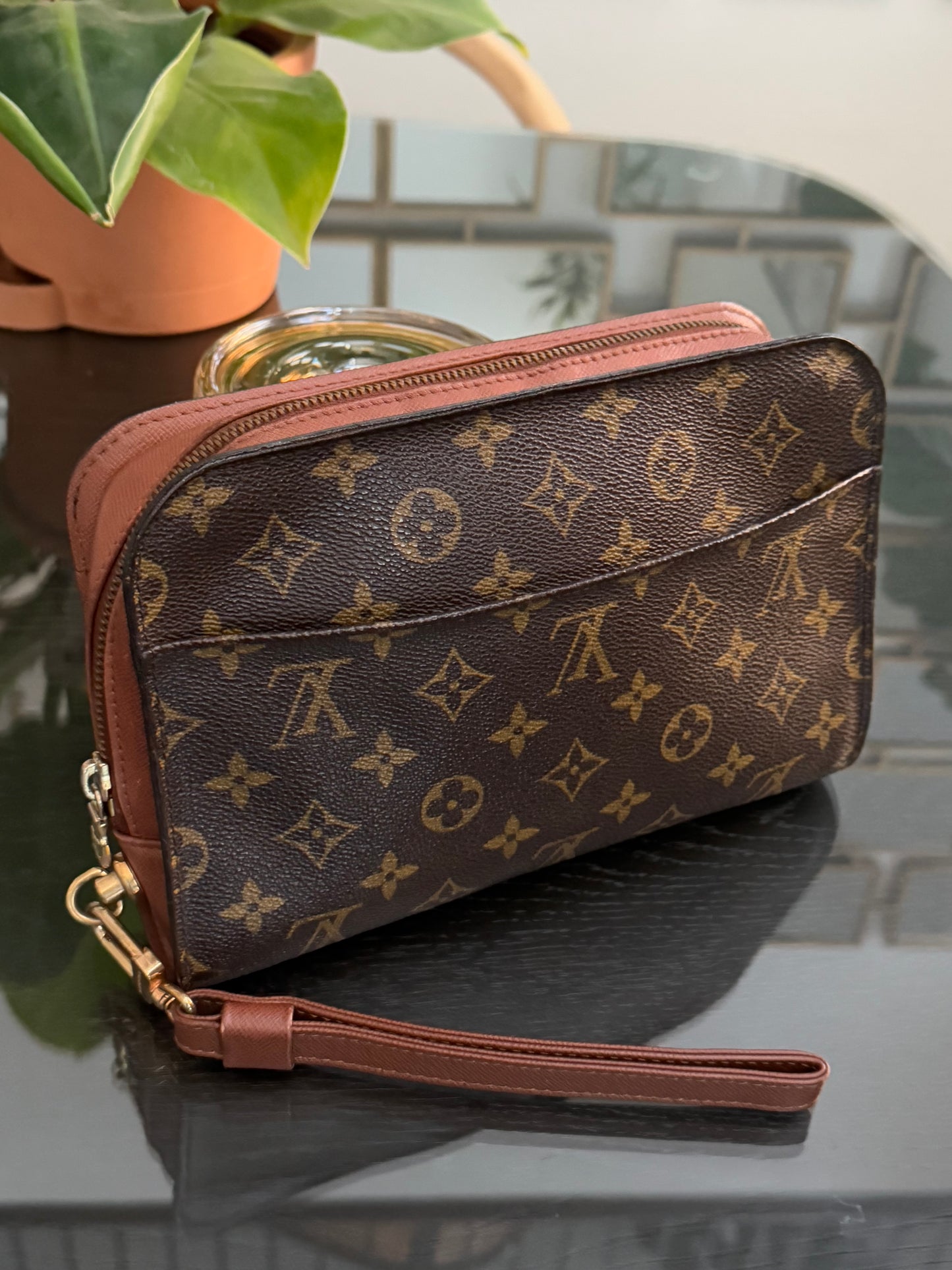 Orsay Clutch
๐๏ธ Year: 1998