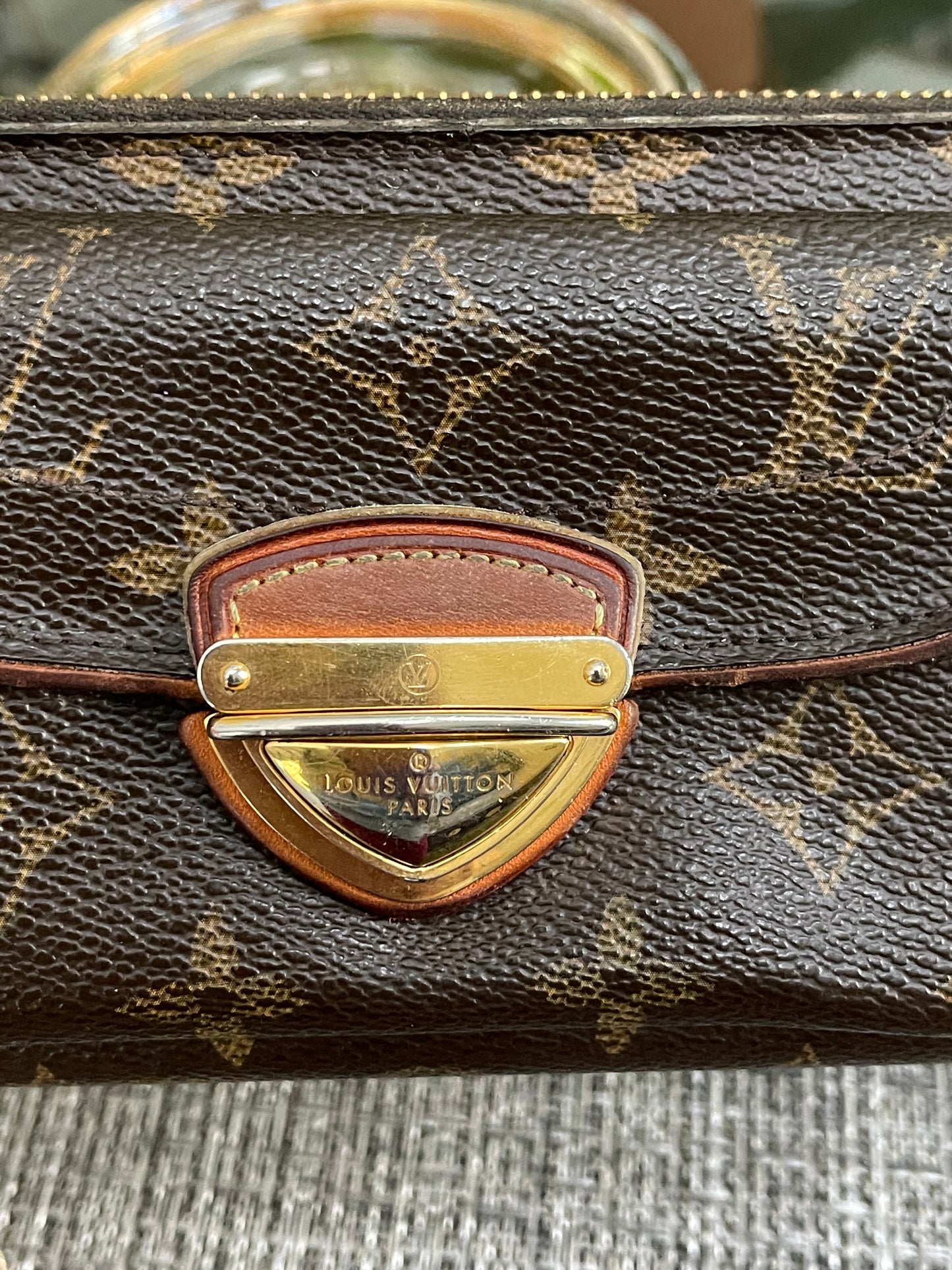 Monogram Astrid Wallet w/ generic wrist strap - ๐
Year: 2008
