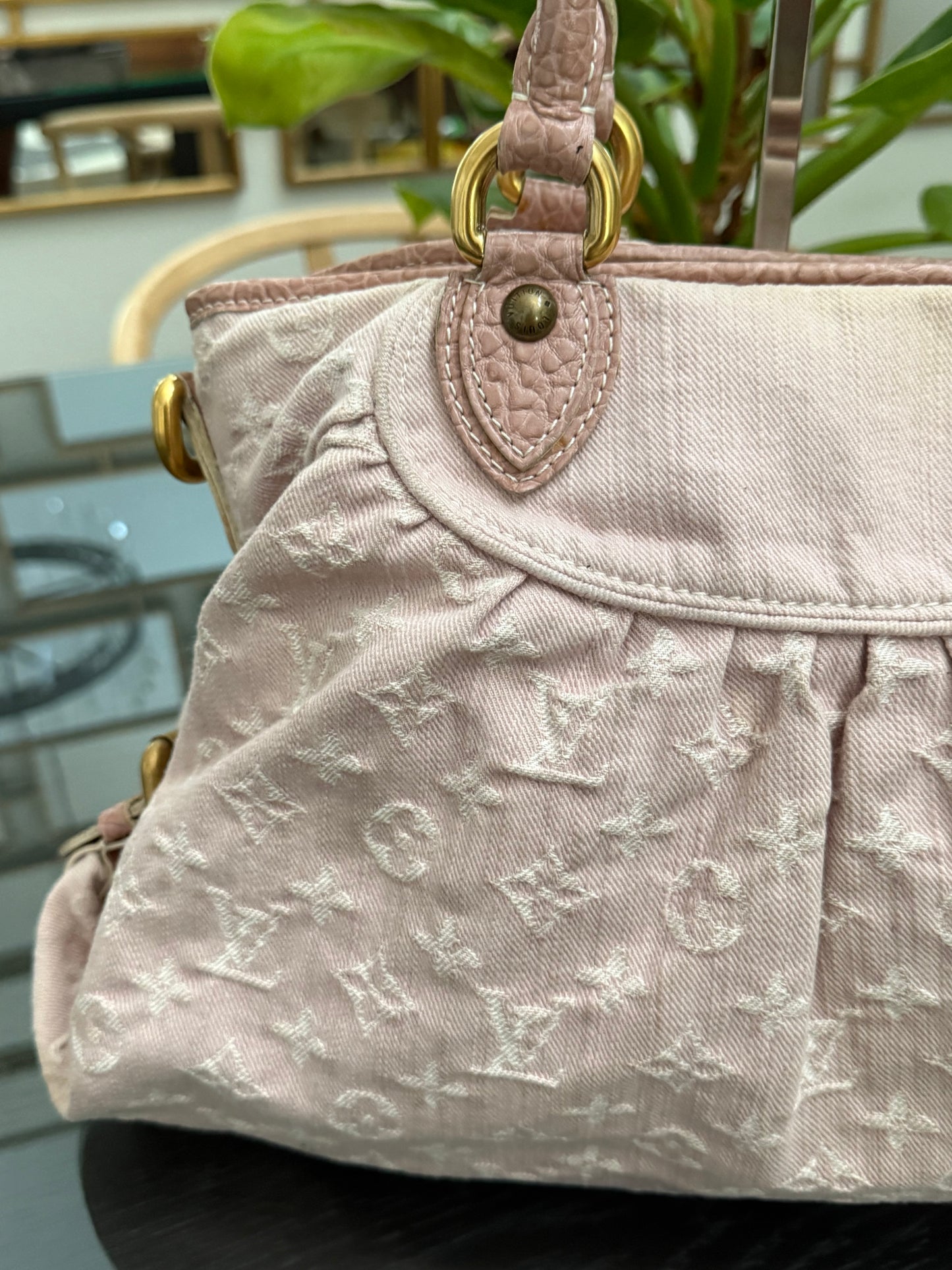 Denim Neo Cabby MM in Rose Pink 🗓️ Year: 2009