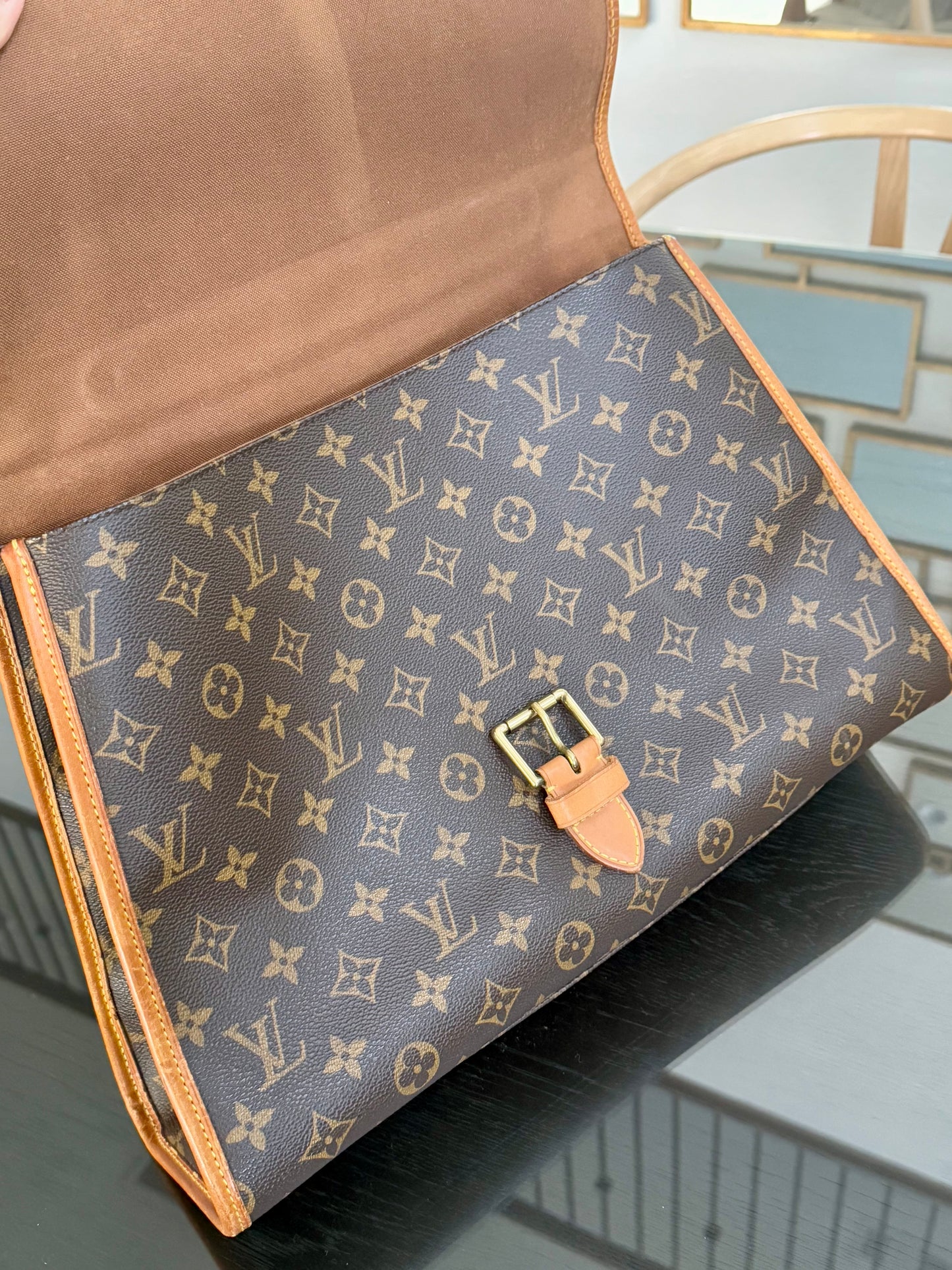 Beverly GM Satchel Crossbody - ๐
Year: 1996