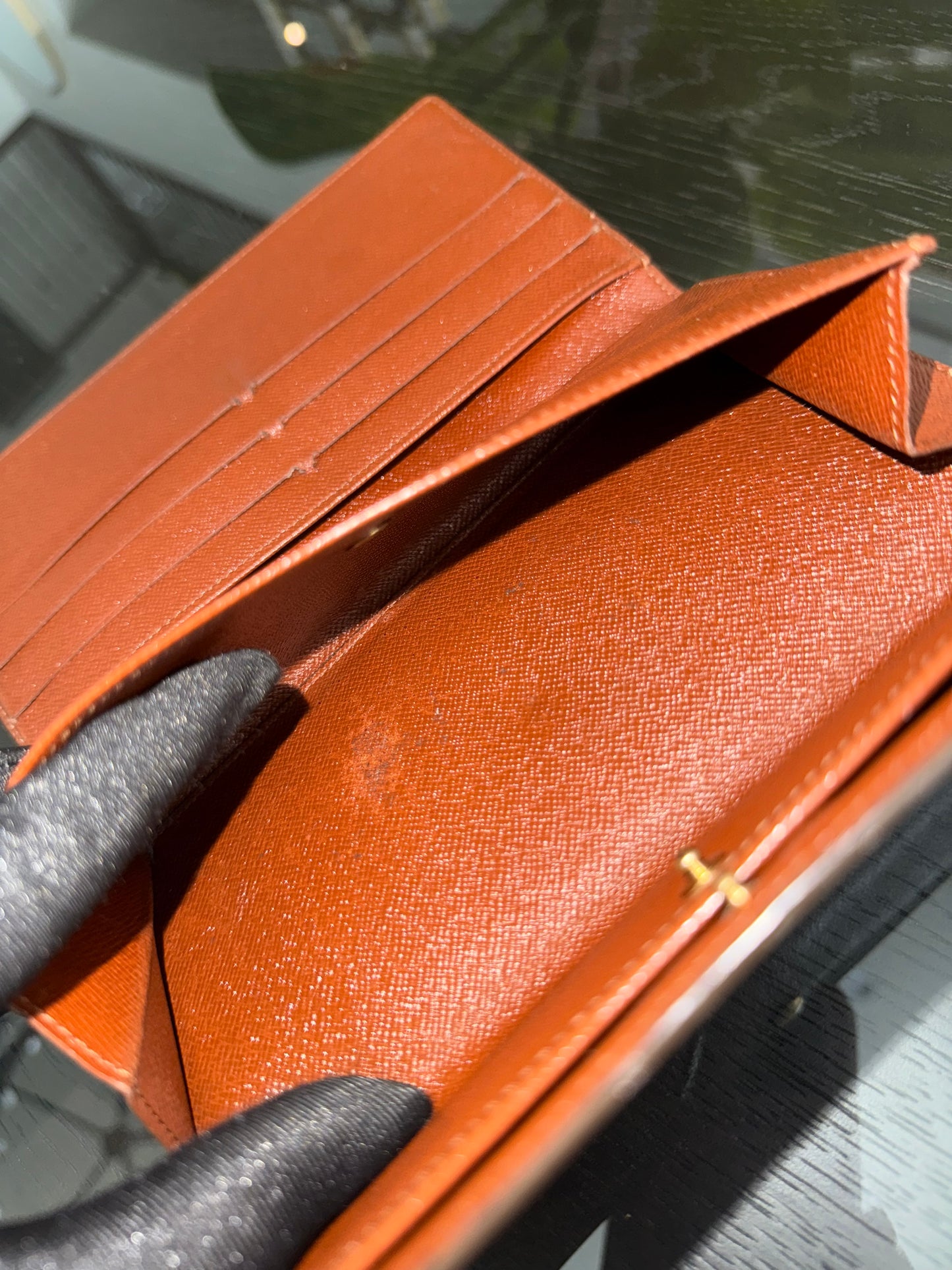 International Wallet in Monogram 🗓️ Year: 2001