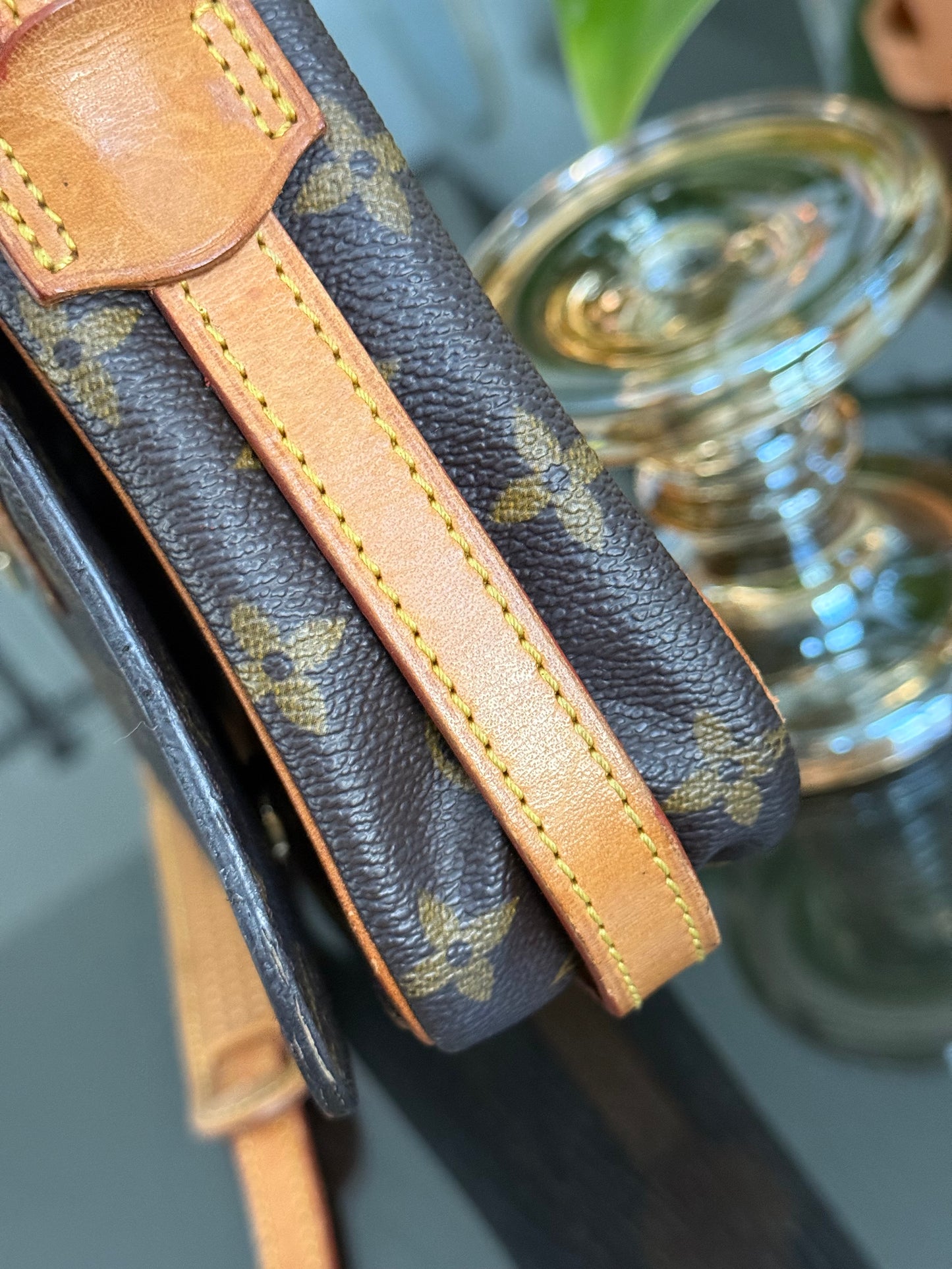 St. Germain 28 Crossbody Bag
๐๏ธ Year: 1995