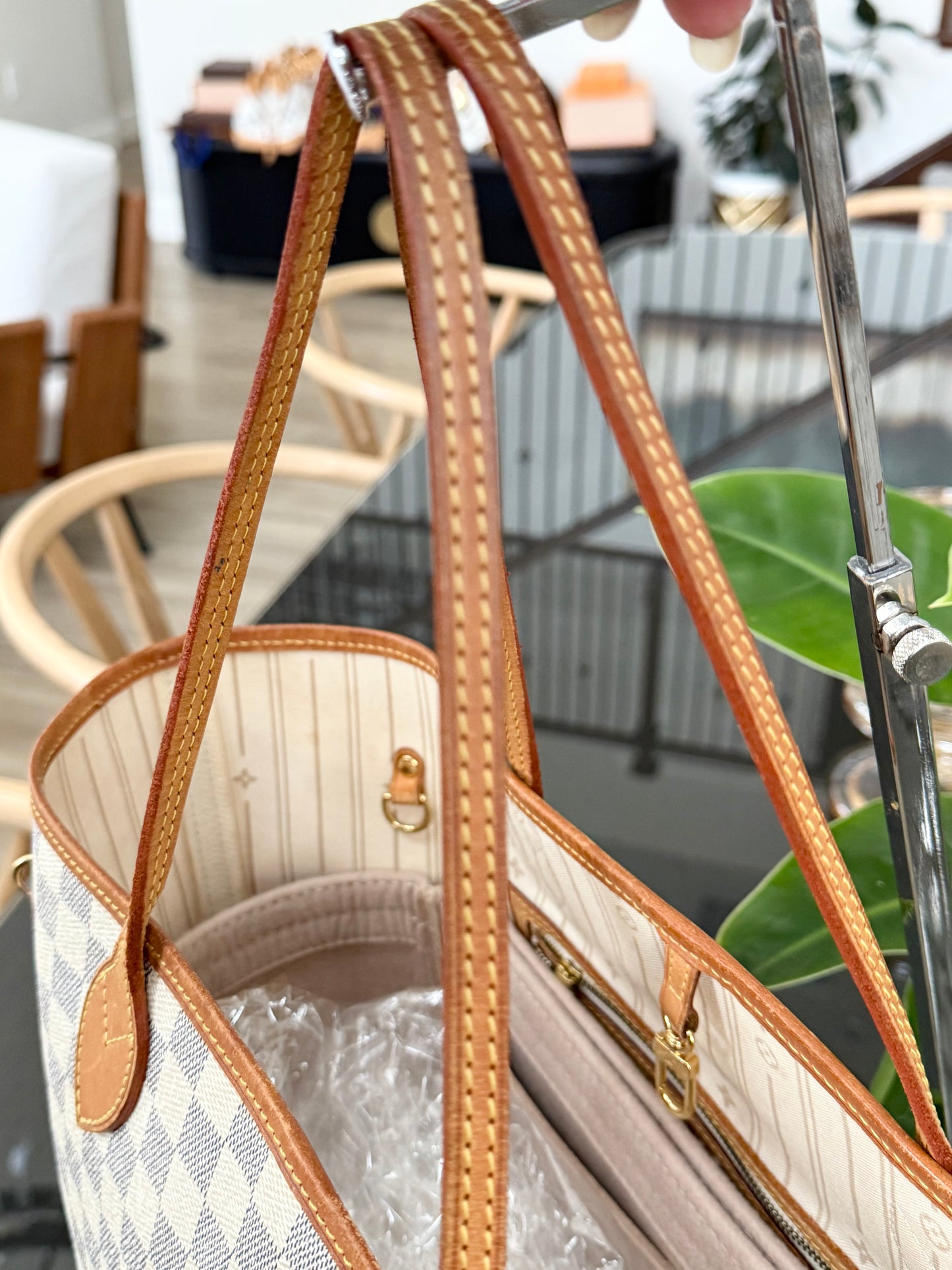Neverfull MM Azur w/ Dustbag
๐๏ธ Year: 2012