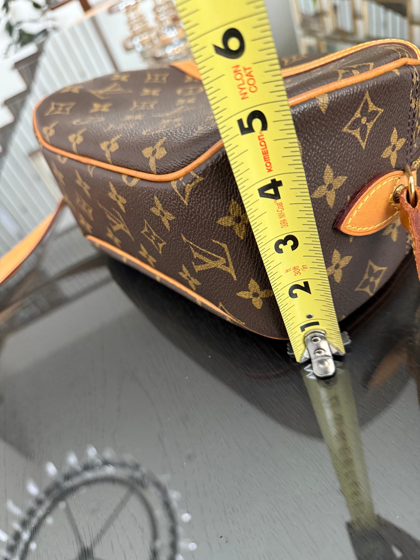 Blois Crossbody -🗓️ Year: 1999