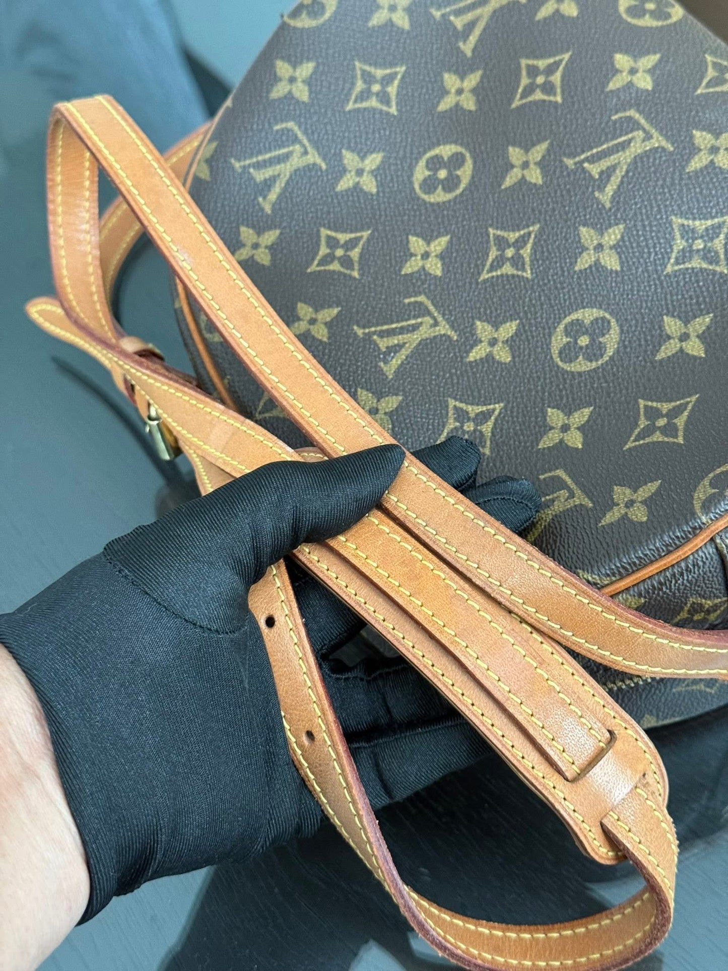 Blois Crossbody -๐๏ธ Year: 1997