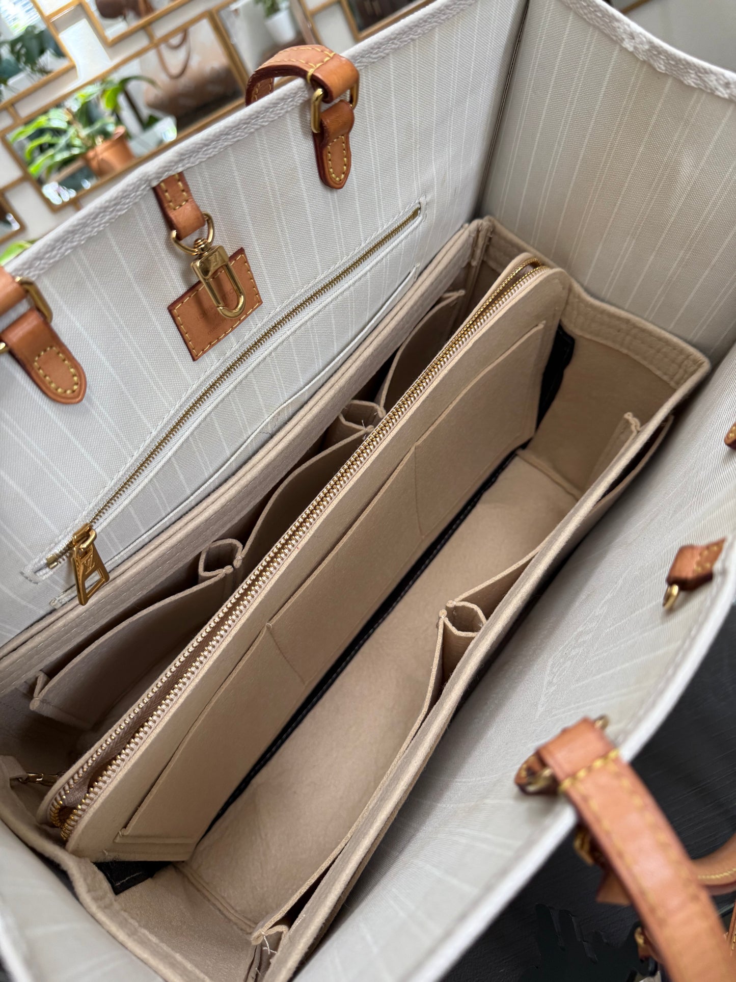 On The Go GM By The Pool in Monogram with Dustbag and Insert Organizer -Microchip