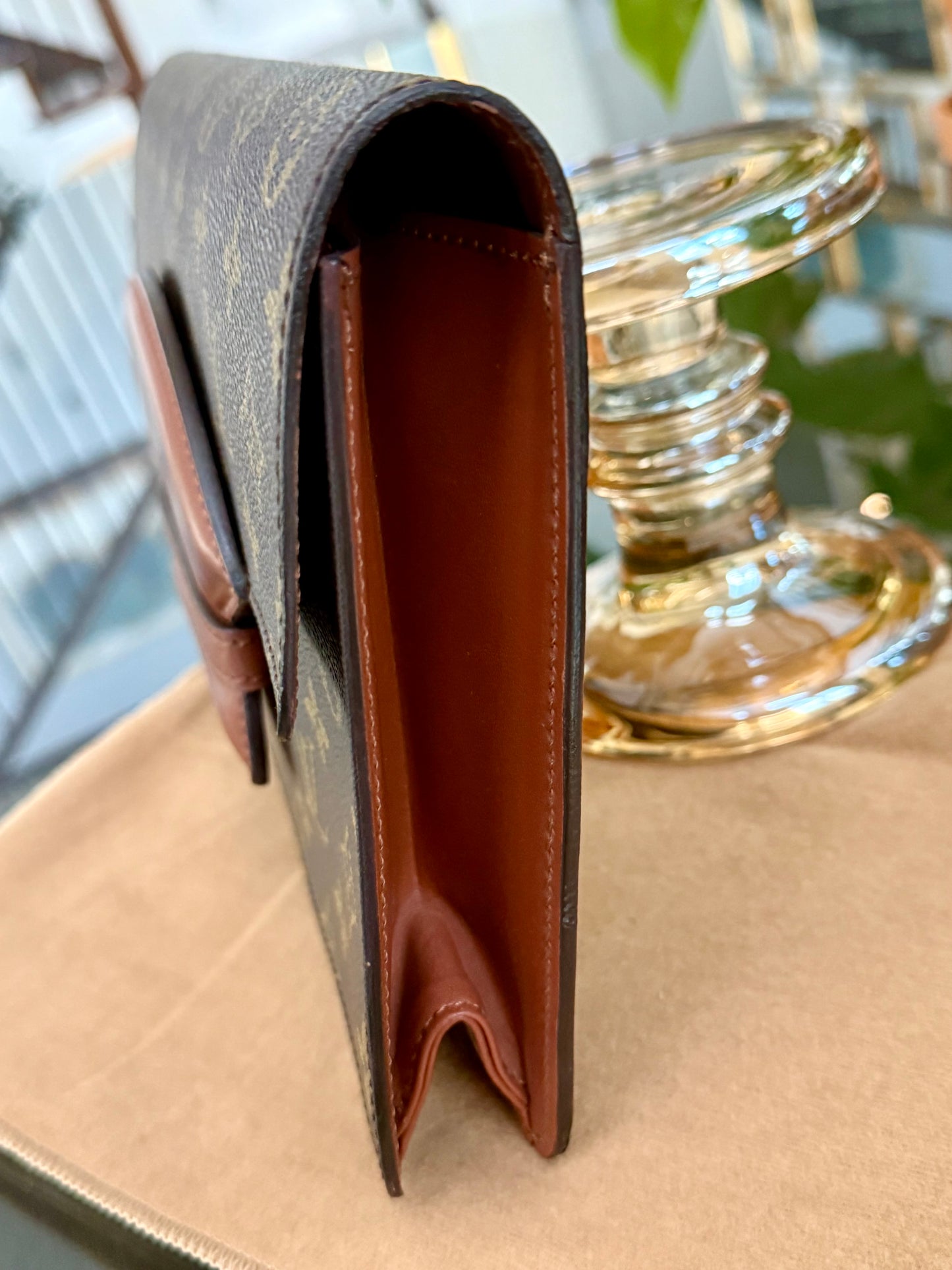 Chaillot Clutch w/ Dustbag 🗓️ Year: 1987