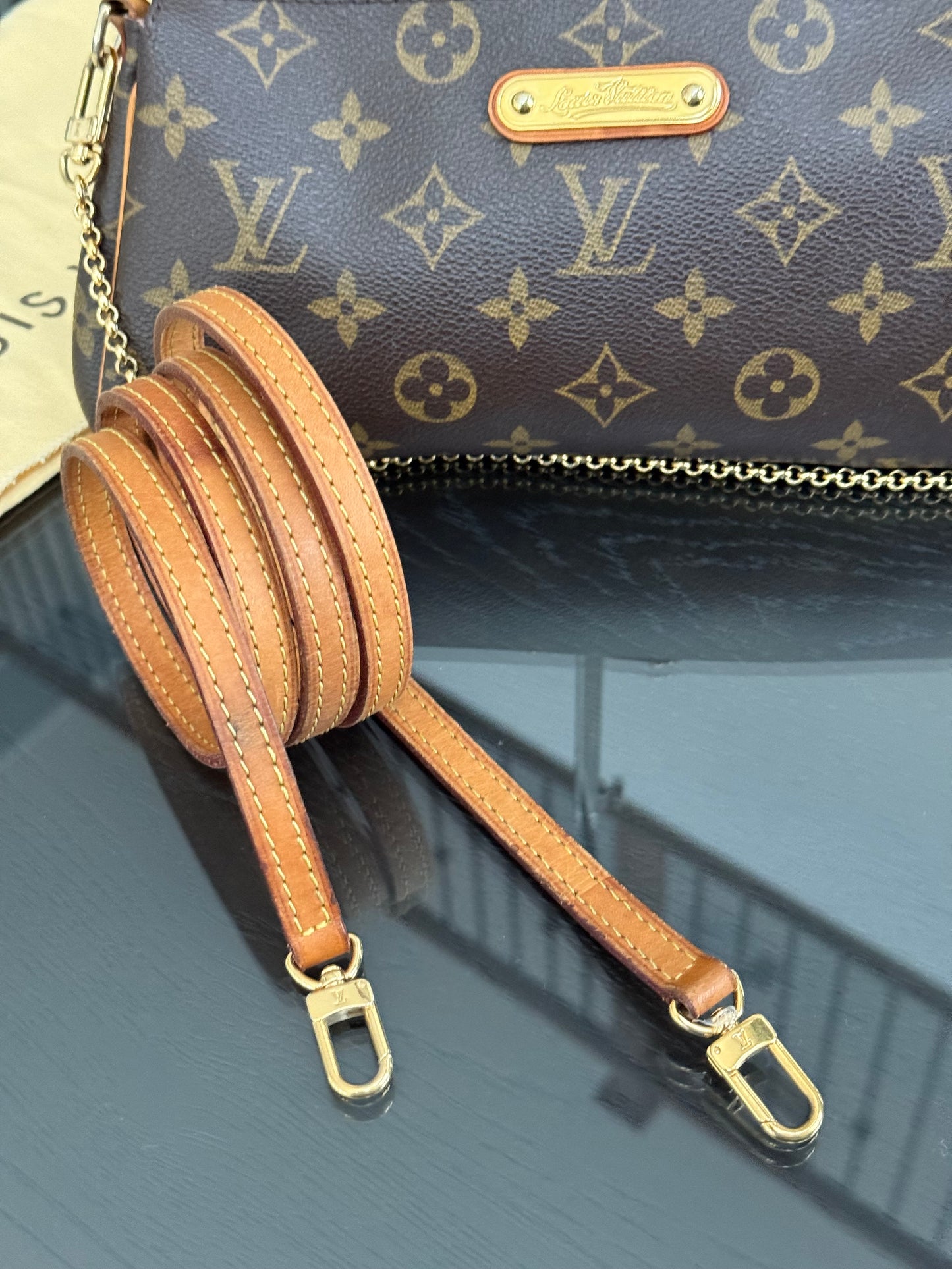 Eva Clutch with Original Strap,Box and Dustbag🗓️ Year: 2009