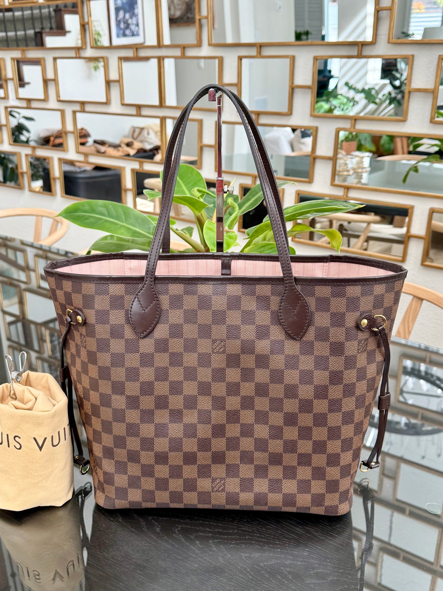 Neverfull MM in Rose Ballerine interior with Dustbag - Microchip