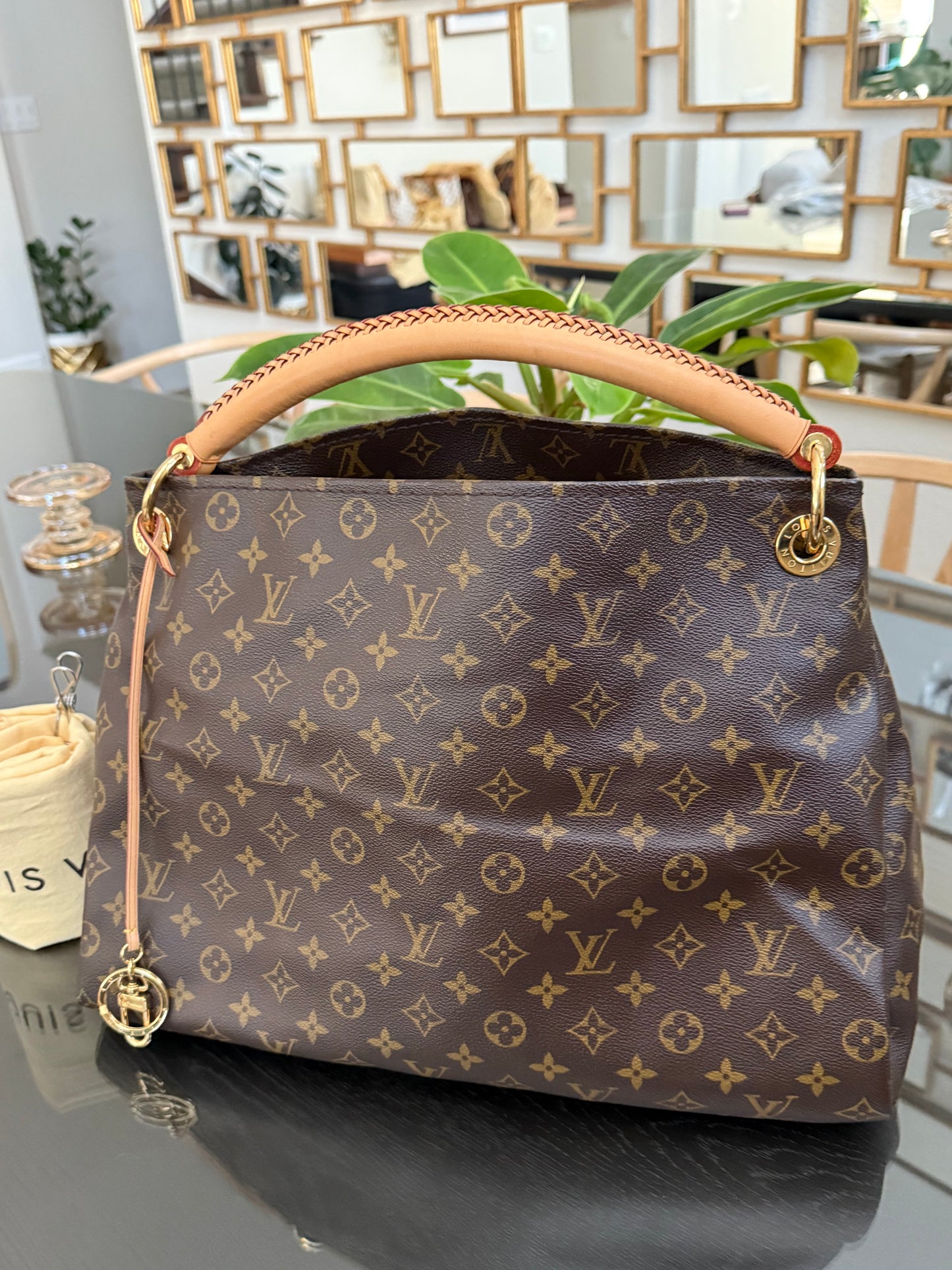Artsy MM with Dustbag and Insert Organizer - ๐
Year: 2011