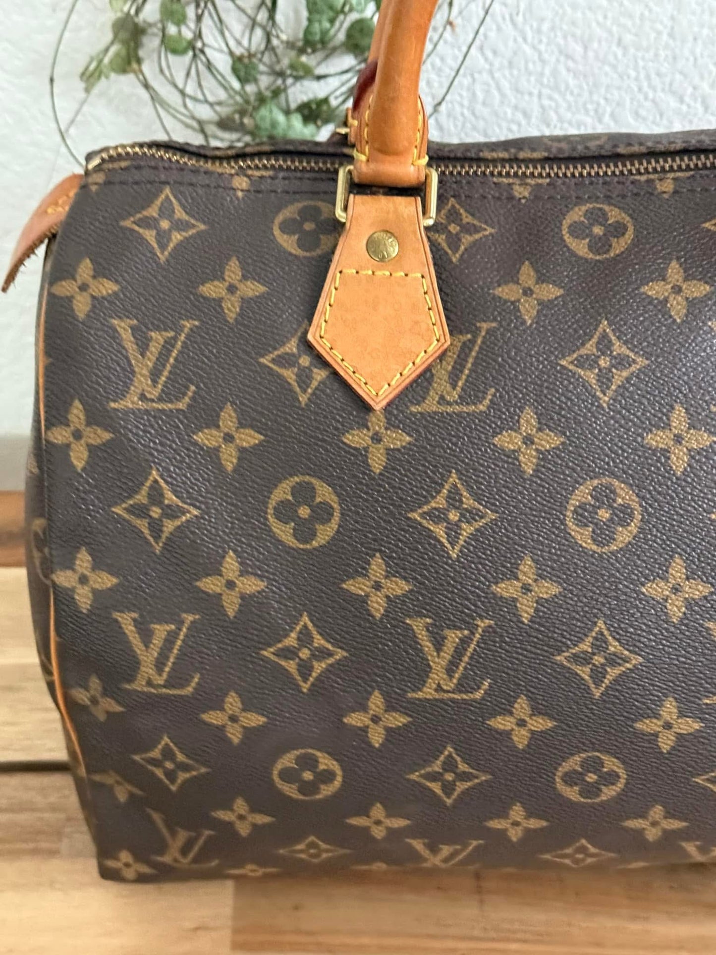 Speedy 30 with π Lock & Key - π
Year: 1995