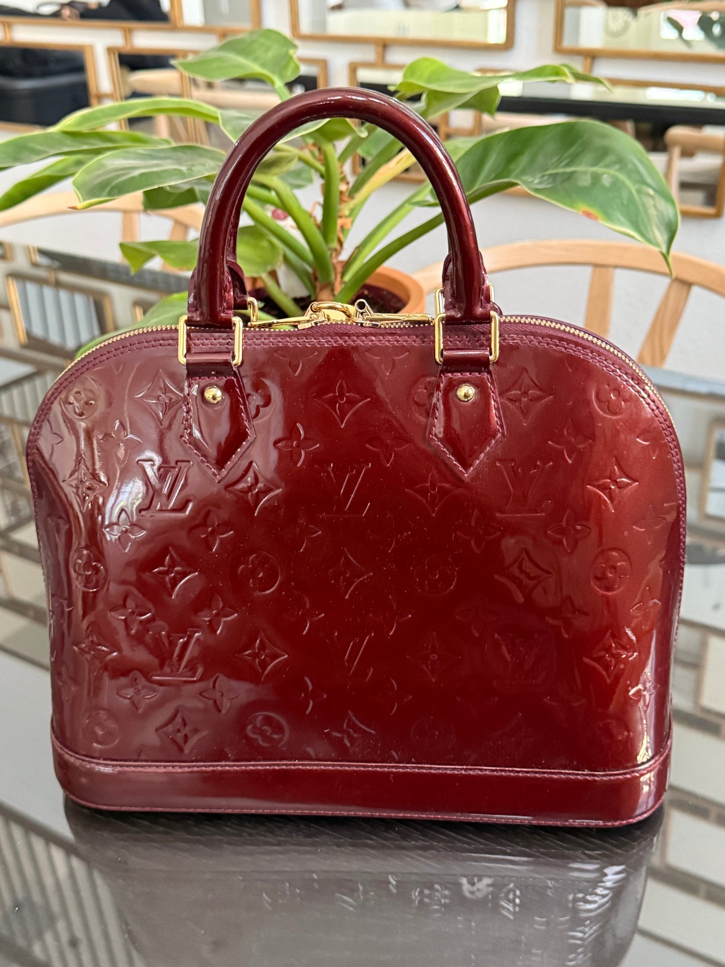 Vernis Alma PM Amarante with Lock π and key, clochette and Dustbag π