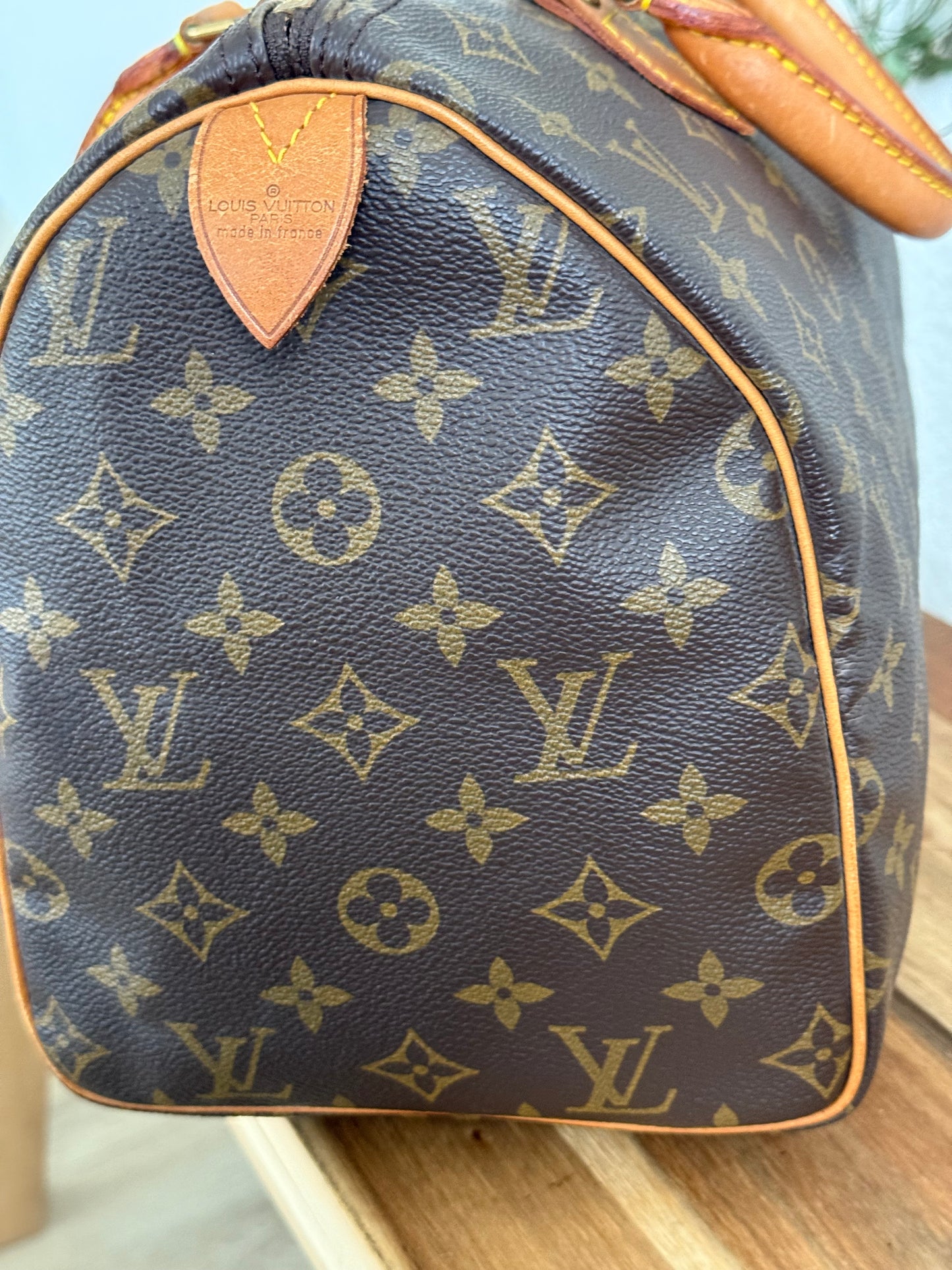 Speedy 30 with π Lock & Key - π
Year: 1989