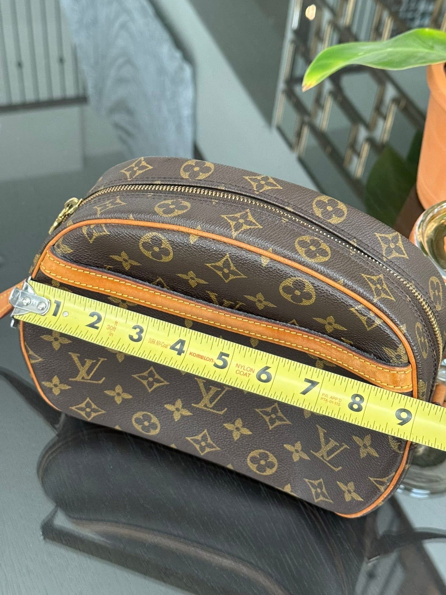 Blois Crossbody -๐๏ธ Year: 1997
