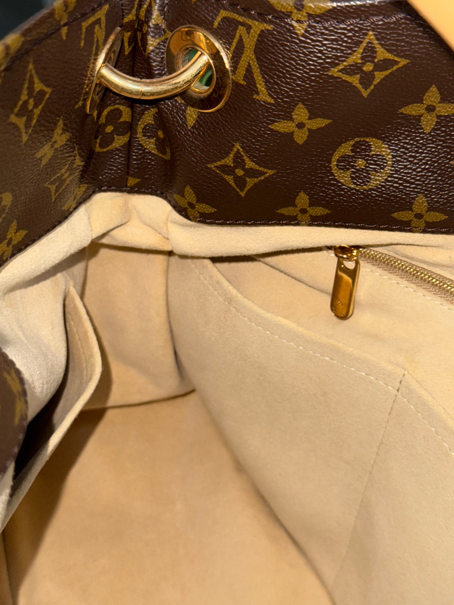 Artsy MM with Dustbag and Insert Organizer - ๐
Year: 2011