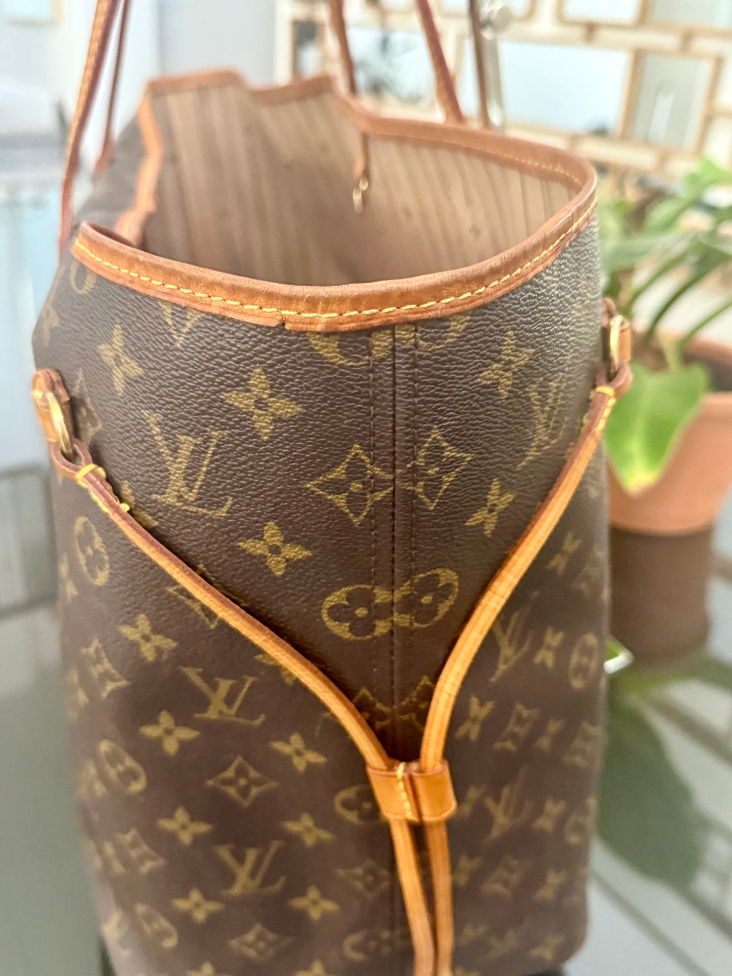 Neverfull GM in Monogram with Insert Organizer 🗓️ Year: 2007
