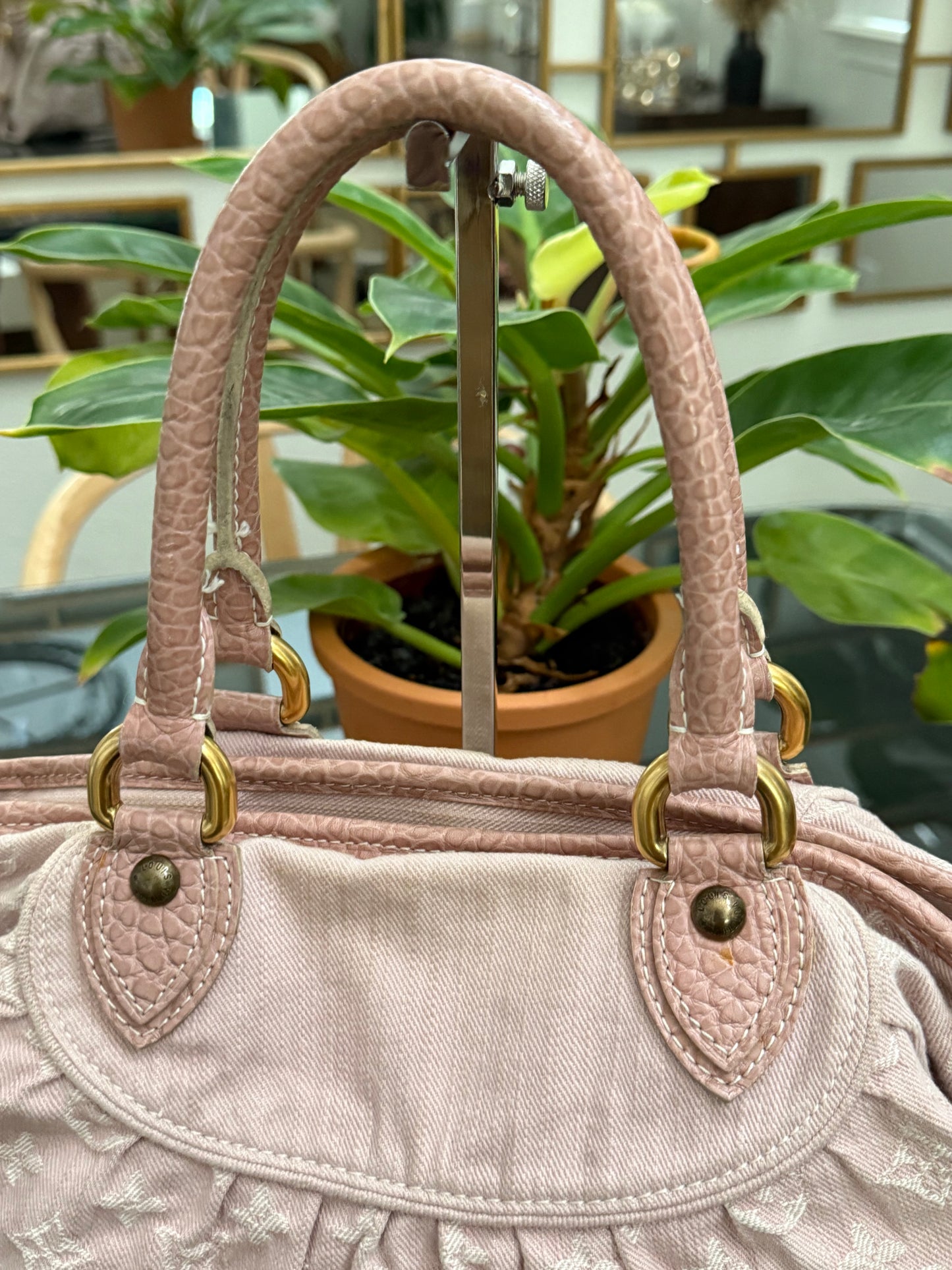 Denim Neo Cabby MM in Rose Pink 🗓️ Year: 2009