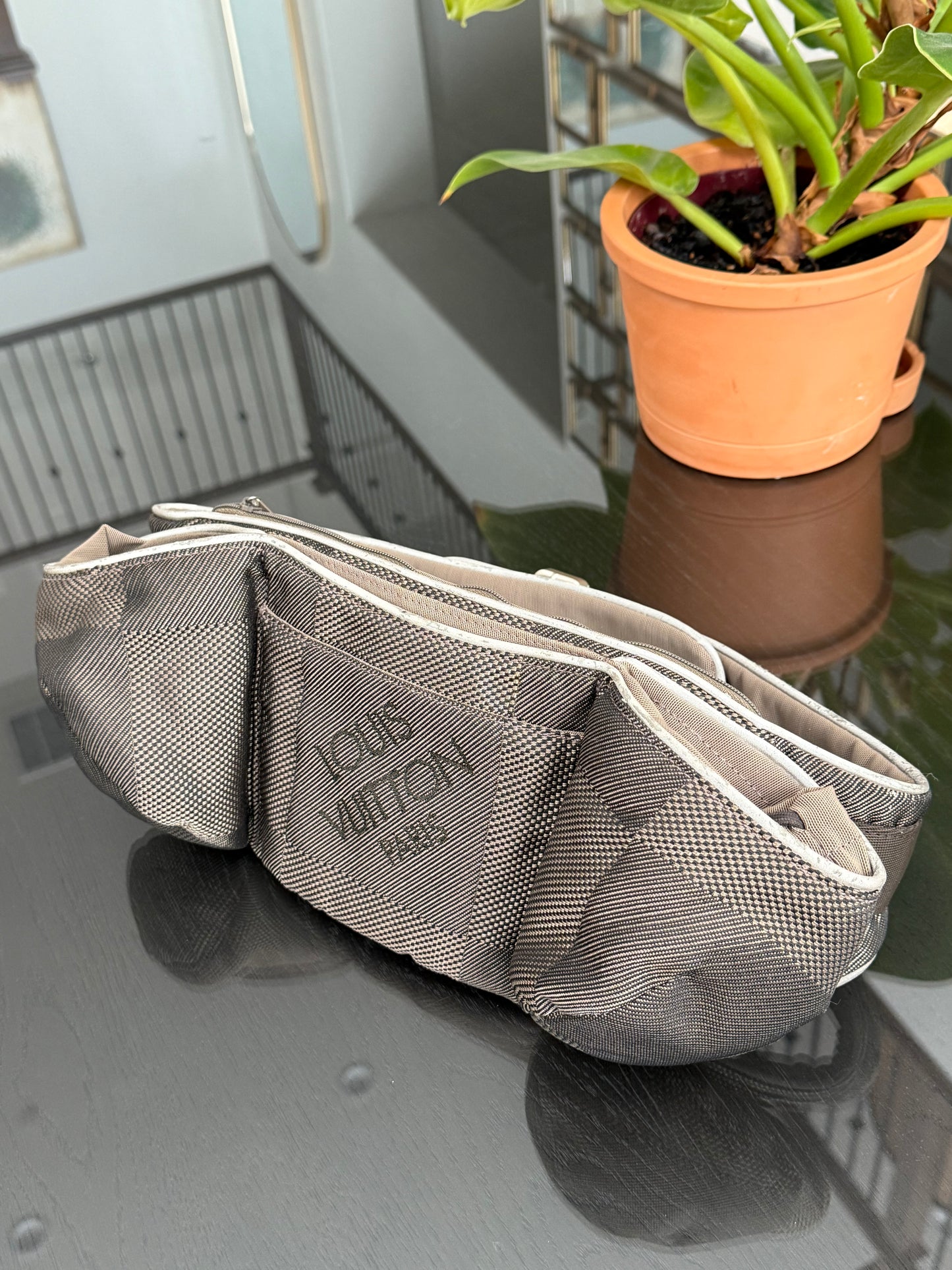 Damier Geant Ceinture Jogging Waist Bag -🗓️ Year: 2004