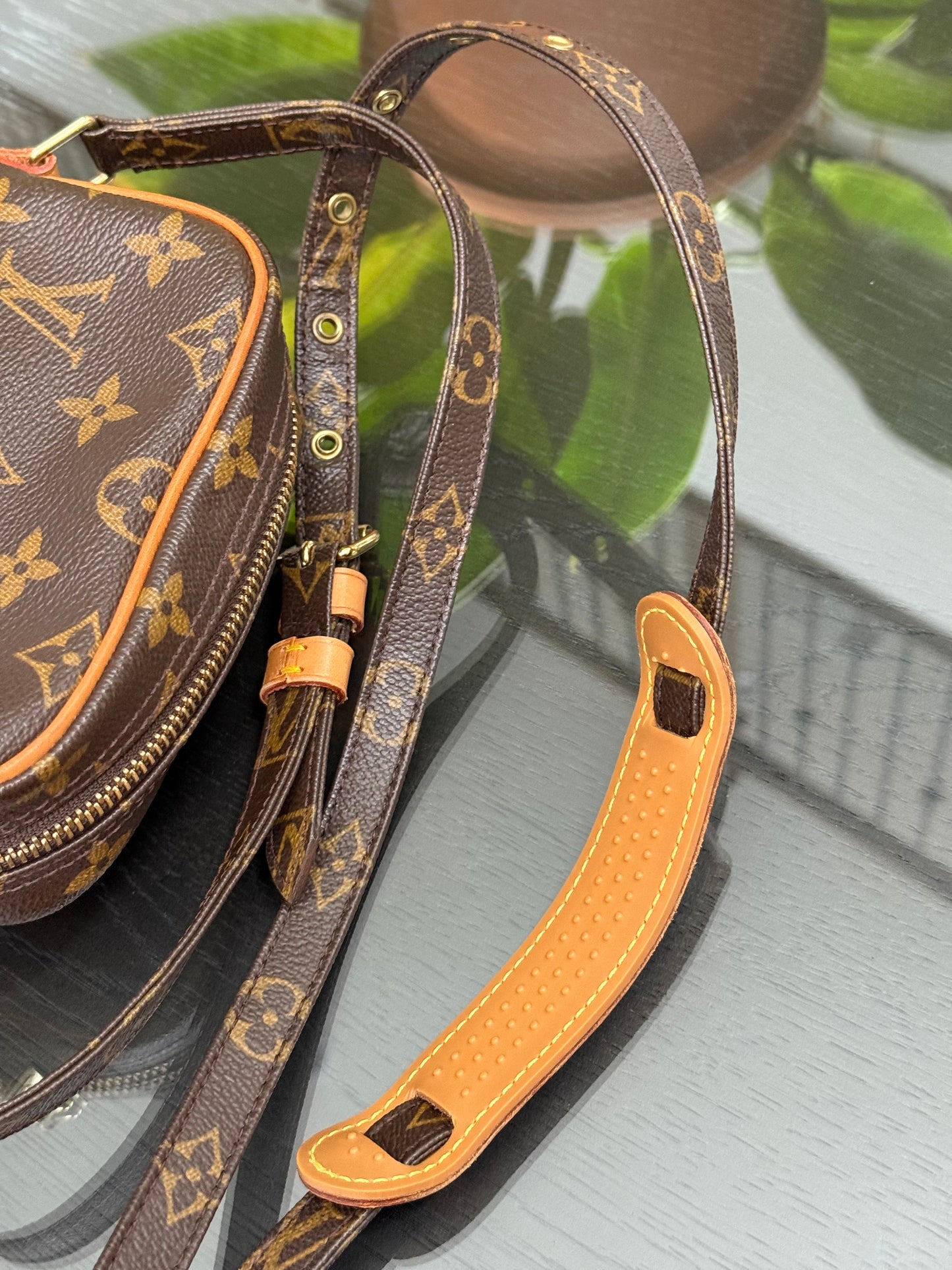 Amazon Crossbody Bag -Year: 2000
