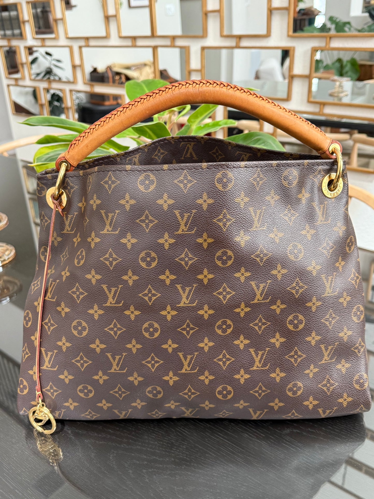 Artsy MM with Dustbag and Insert Organizer - ๐
Year: 2012