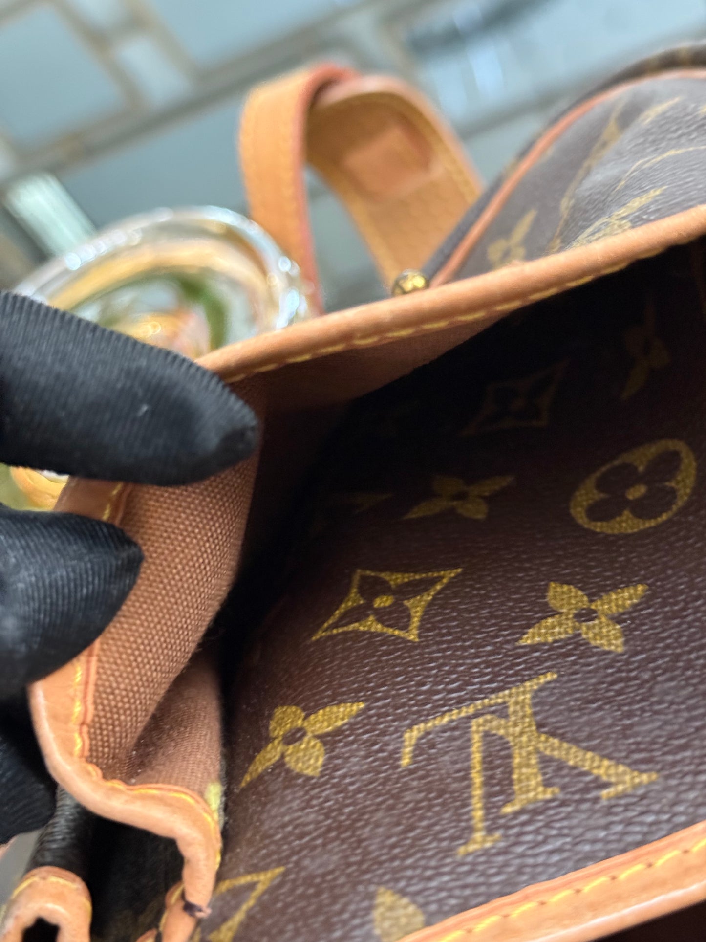 Gibeciere MM Crossbody Messenger -
๐
Year: 1991