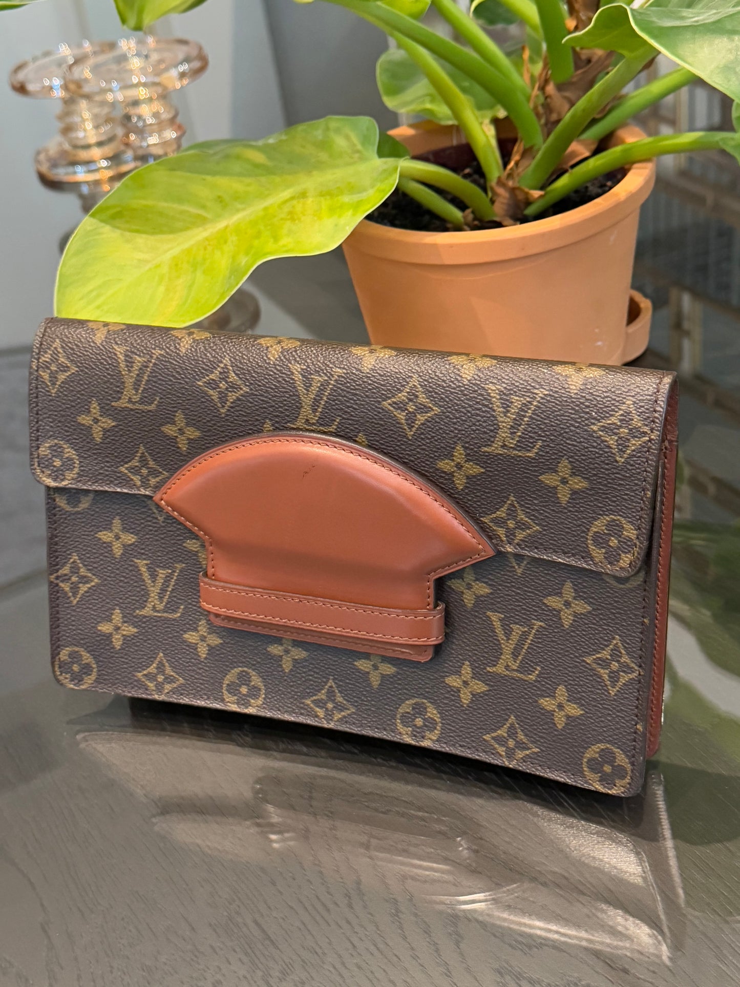 Chaillot Clutch w/ Dustbag -Year: 1987
