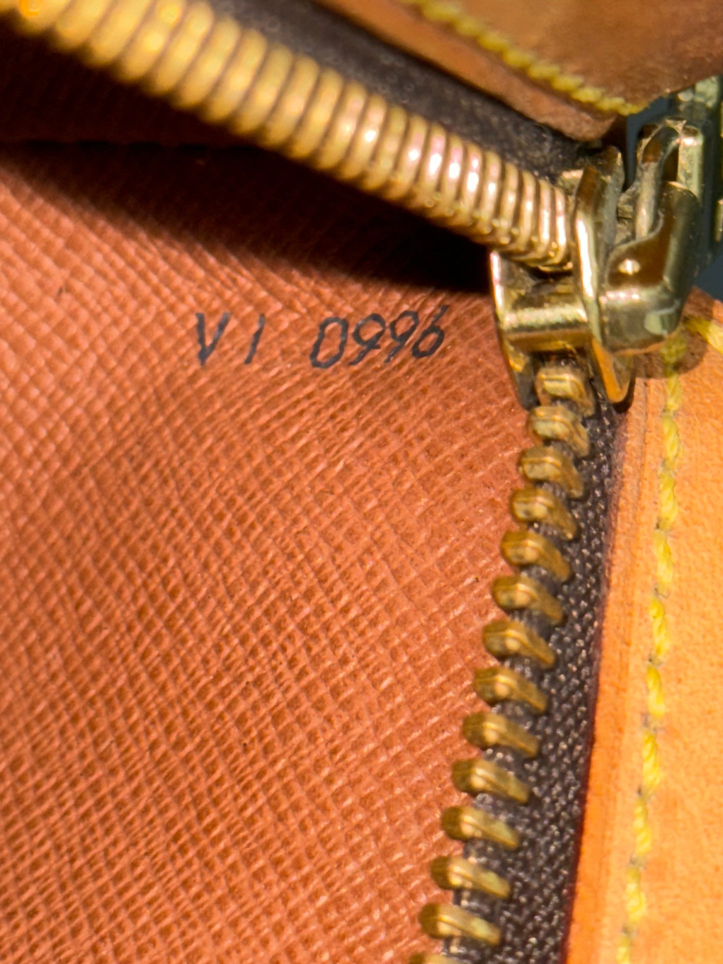 Drouot Crossbody
π
Year: 1996