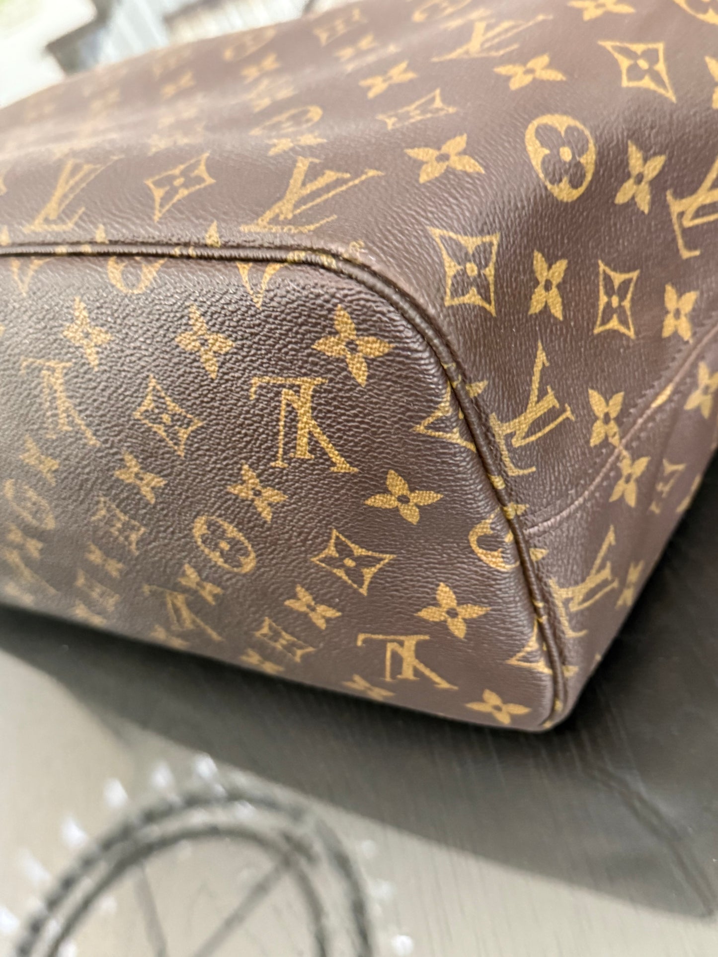 Neverfull MM with Dustbag and Insert Organizer 🗓️ Year: 2008