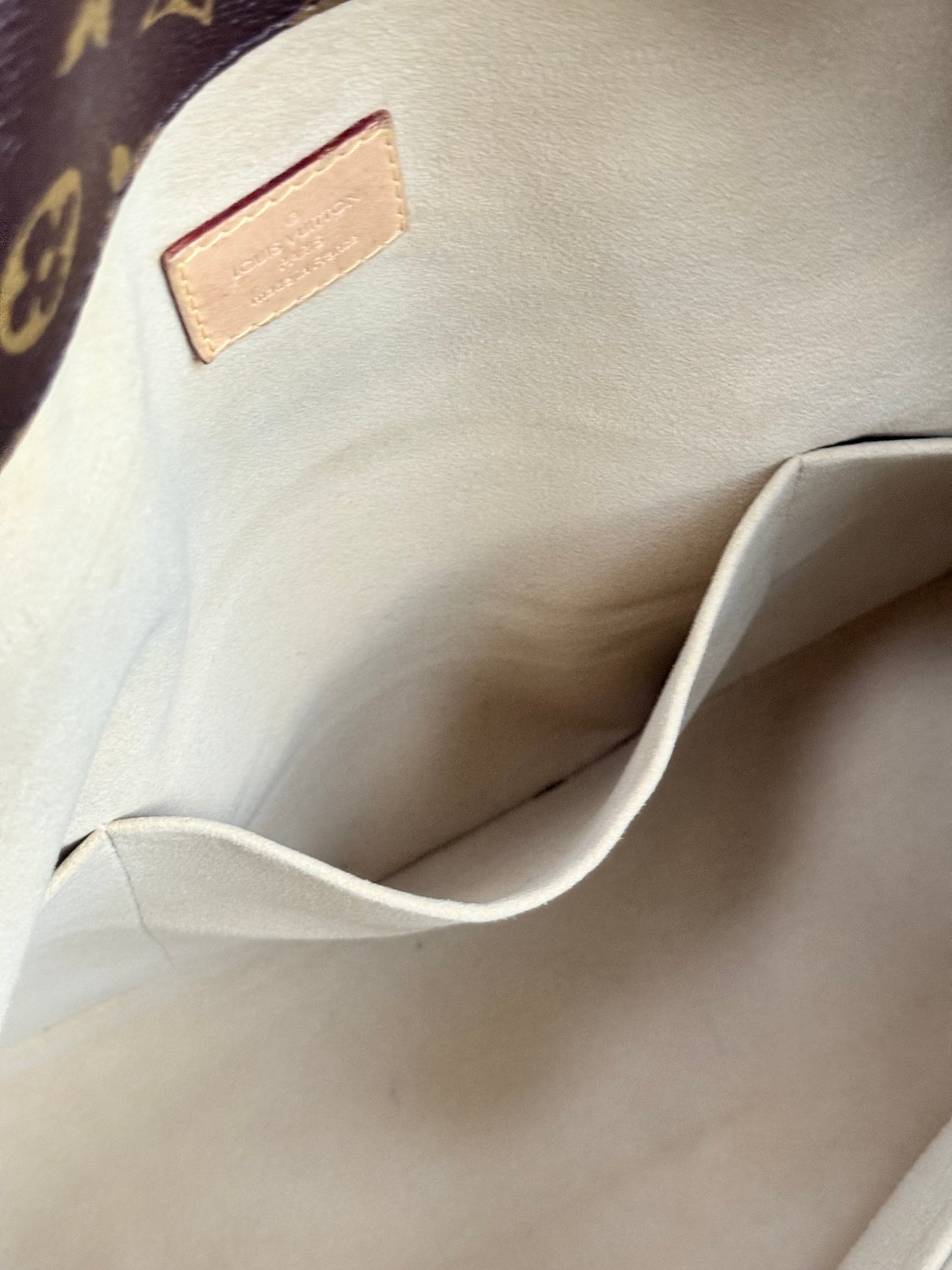 Artsy GM with Dustbag and Insert Organizer - 📅 Year: 2010