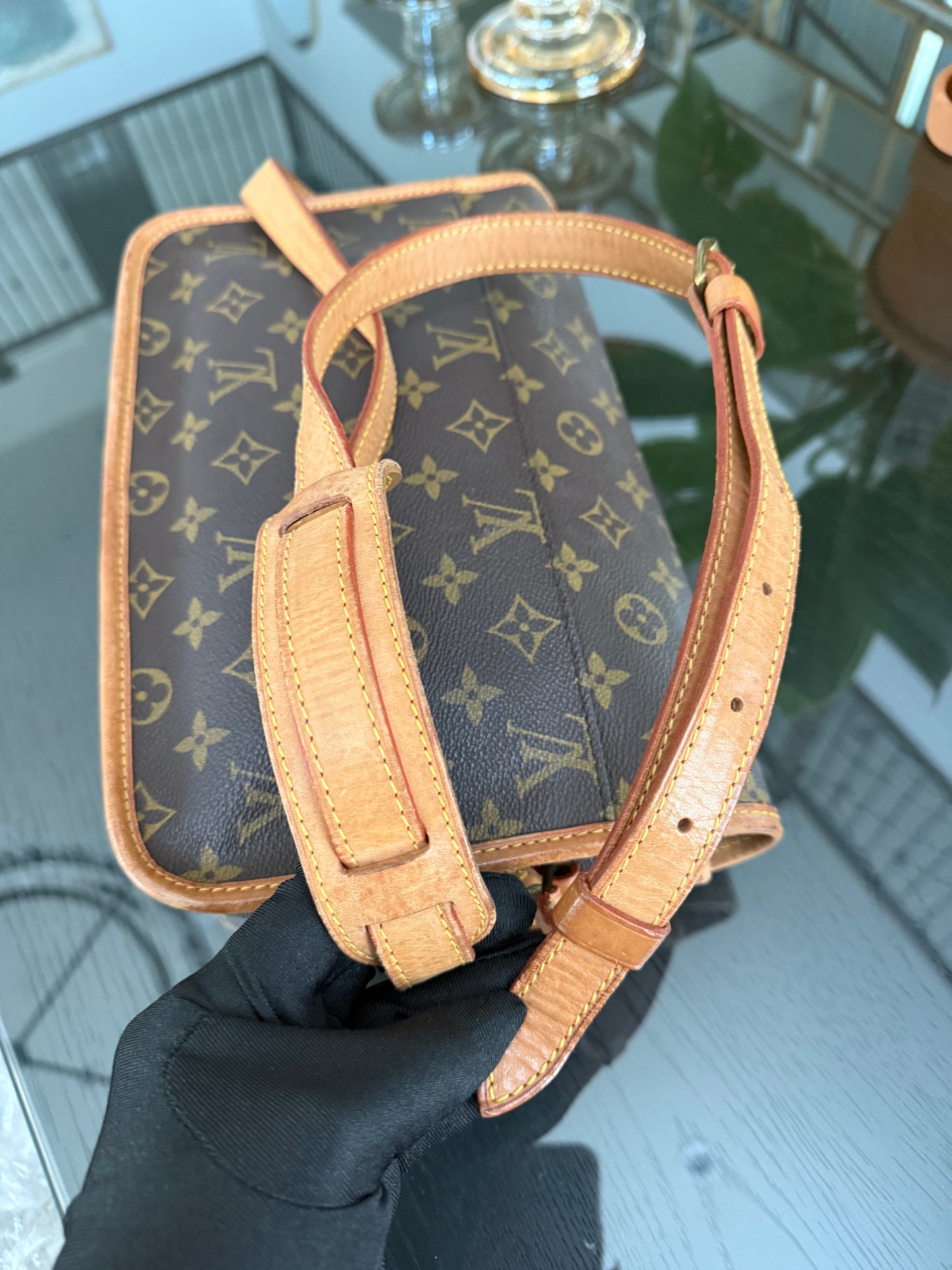 Gibeciere MM Crossbody Messenger -
๐
Year: 1991