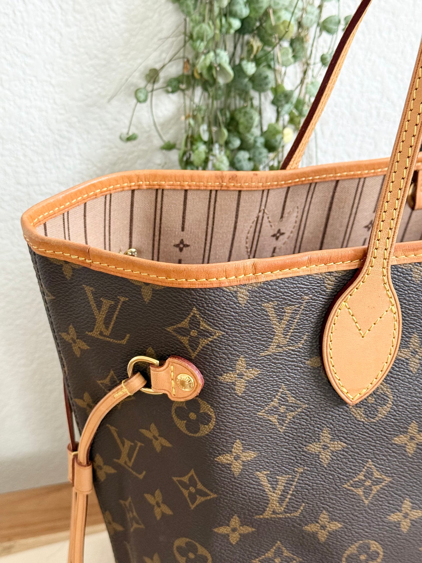 Neverfull MM with Dustbag and Insert Organizer -Year: 2012