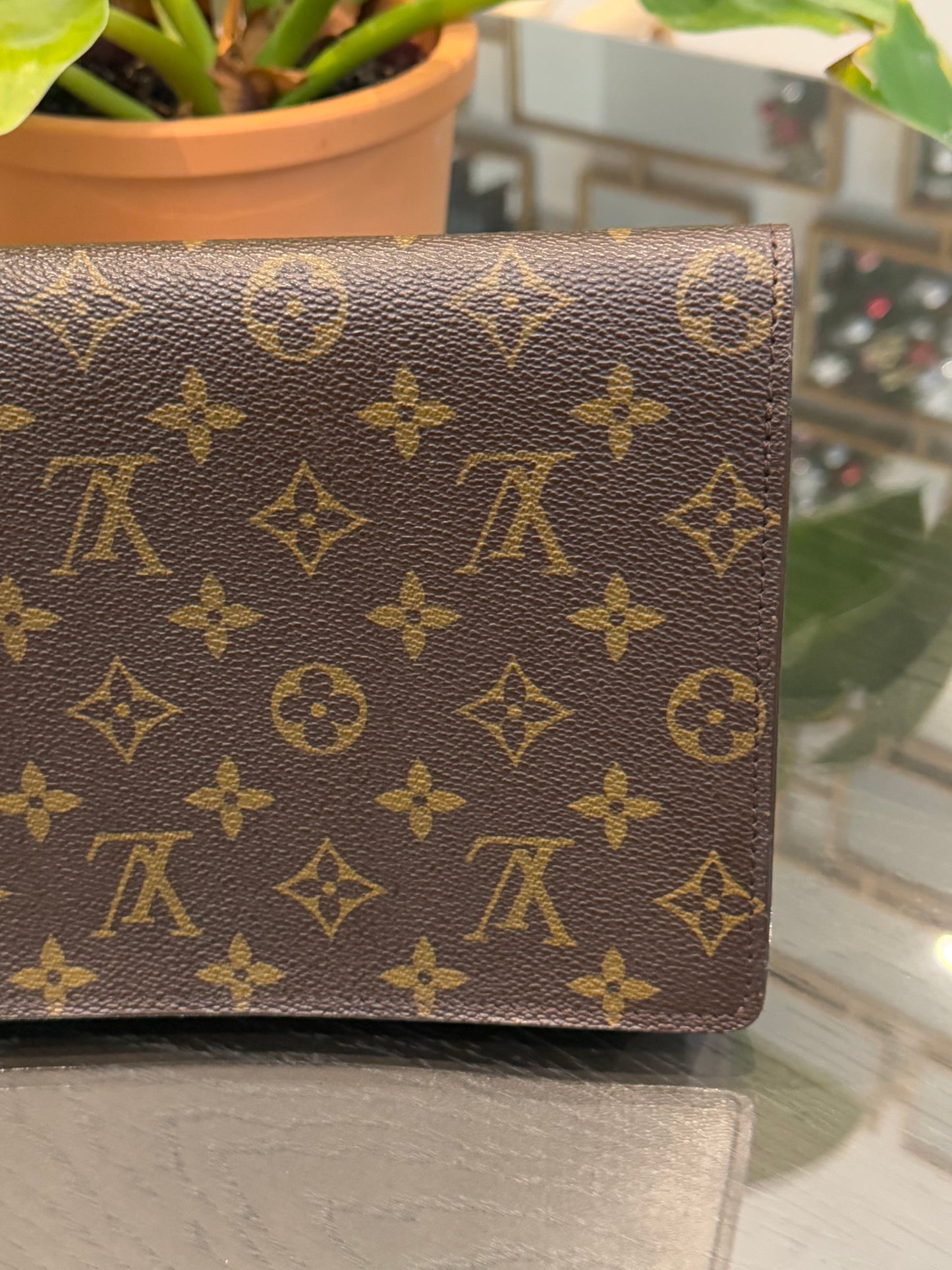 Chaillot Clutch w/ Dustbag -Year: 1987