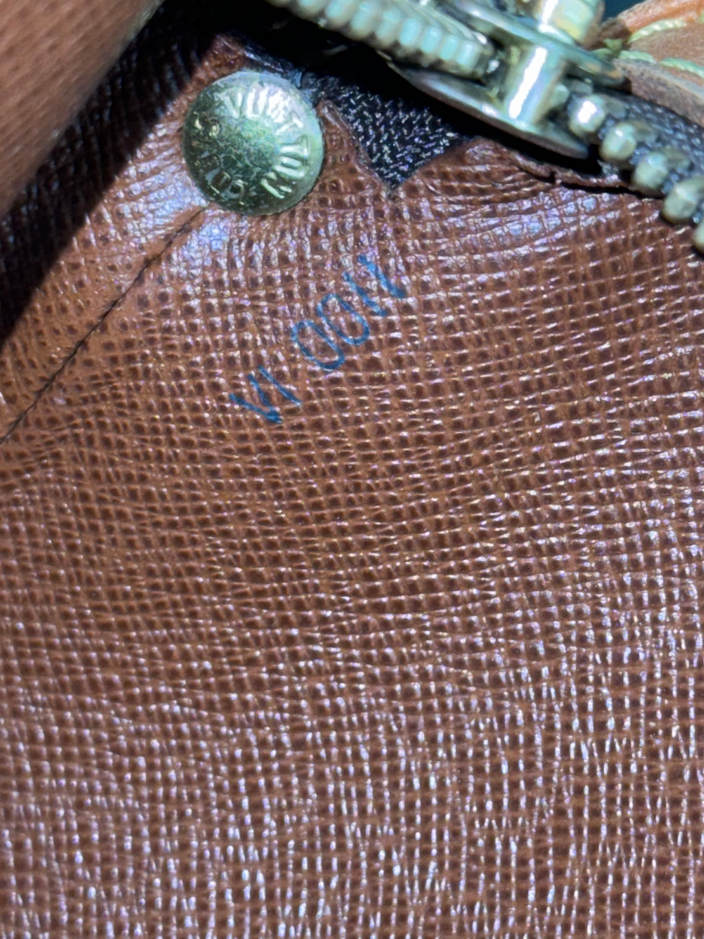 Drouot Crossbody -
π
Year: 2001