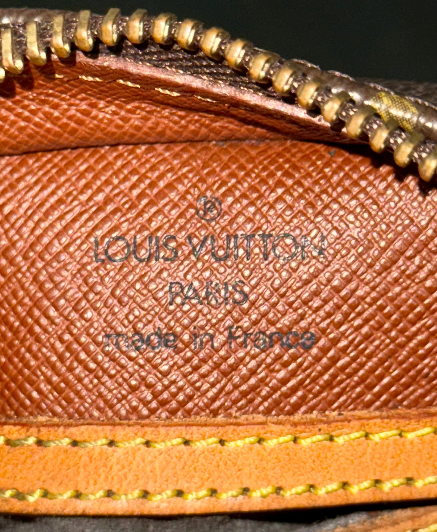 Blois Crossbody -🗓️ Year: 2000