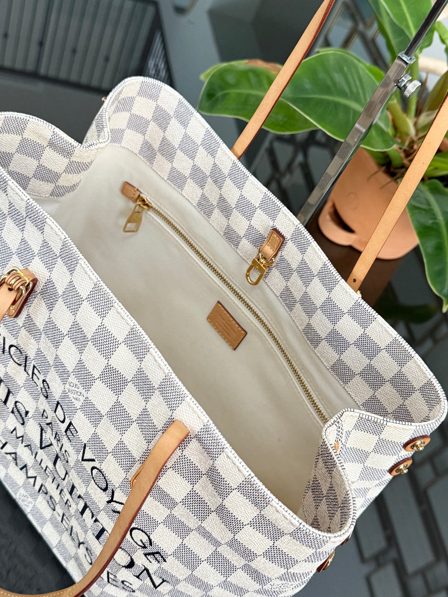 Cabas Adventure Tote MM Azur with Dustbag and Insert Organizer
🗓️ Year: 2014