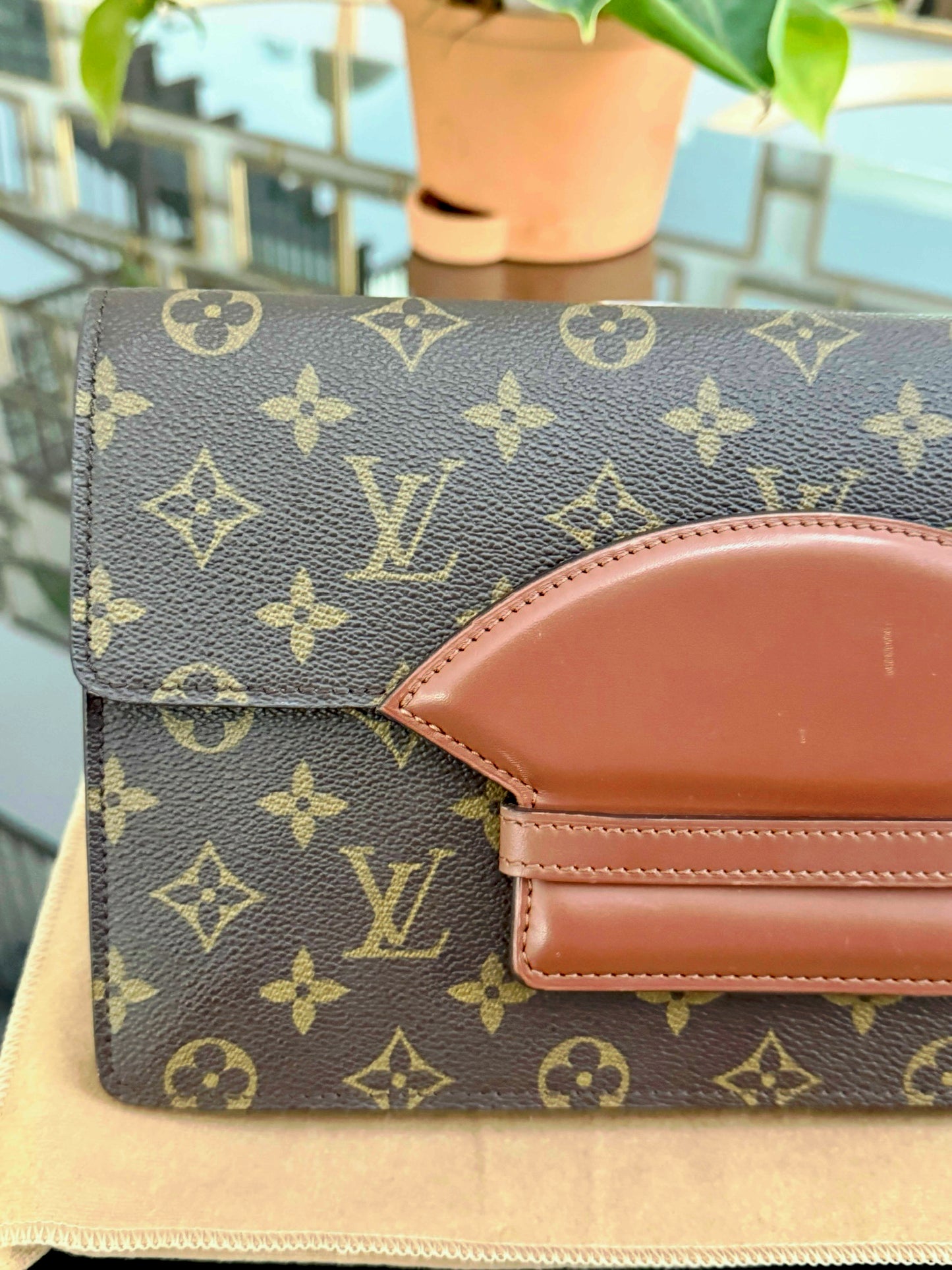 Chaillot Clutch w/ Dustbag 🗓️ Year: 1987