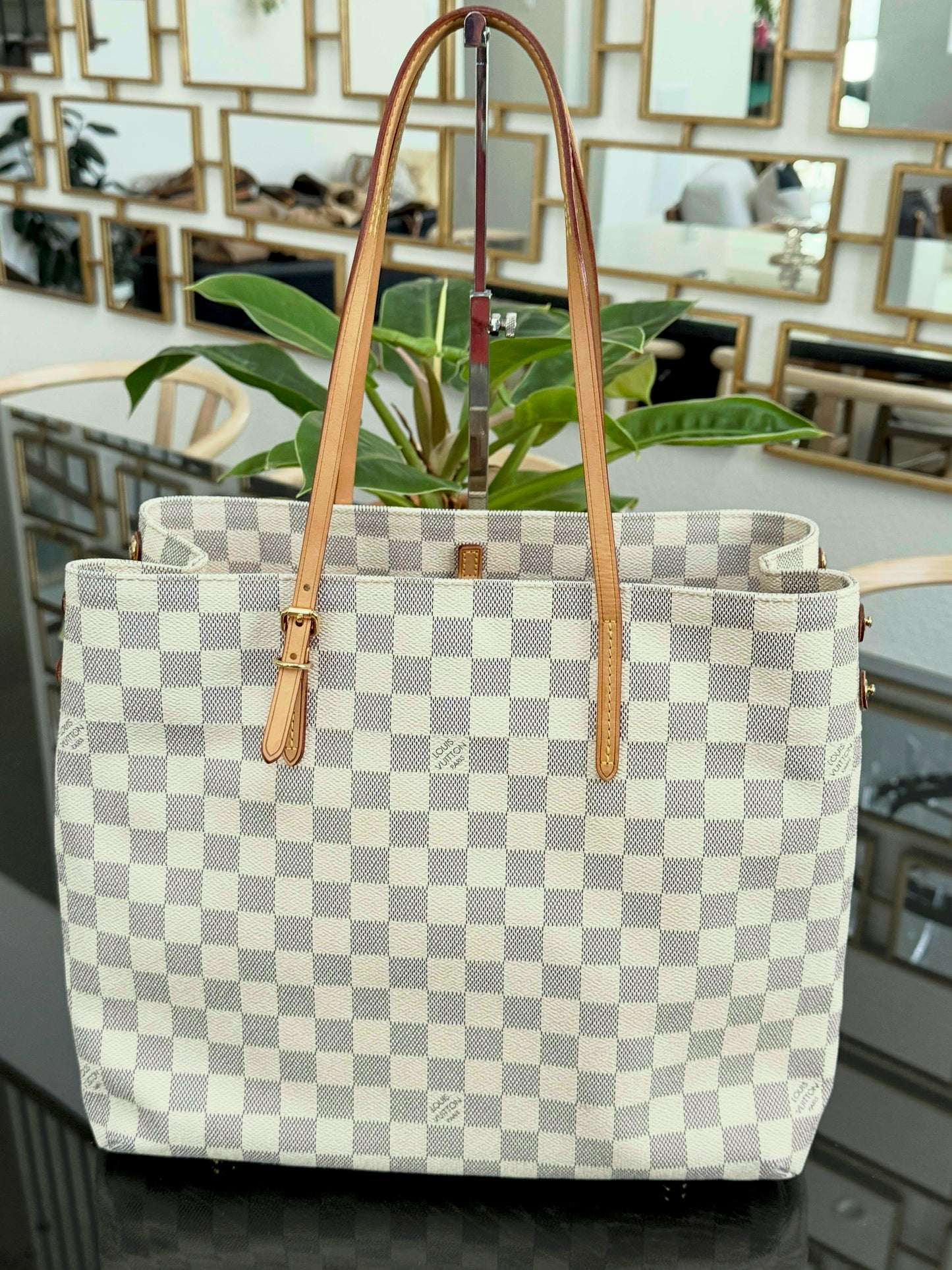 Cabas Adventure Tote MM Azur with Dustbag and Insert Organizer
🗓️ Year: 2014