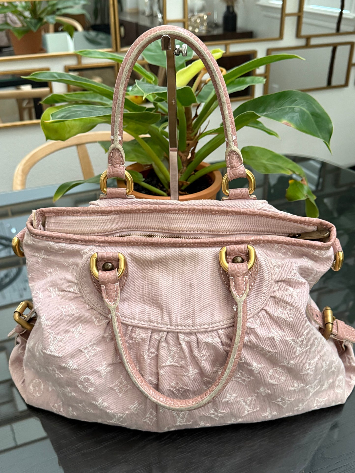 Denim Neo Cabby MM in Rose Pink 🗓️ Year: 2009