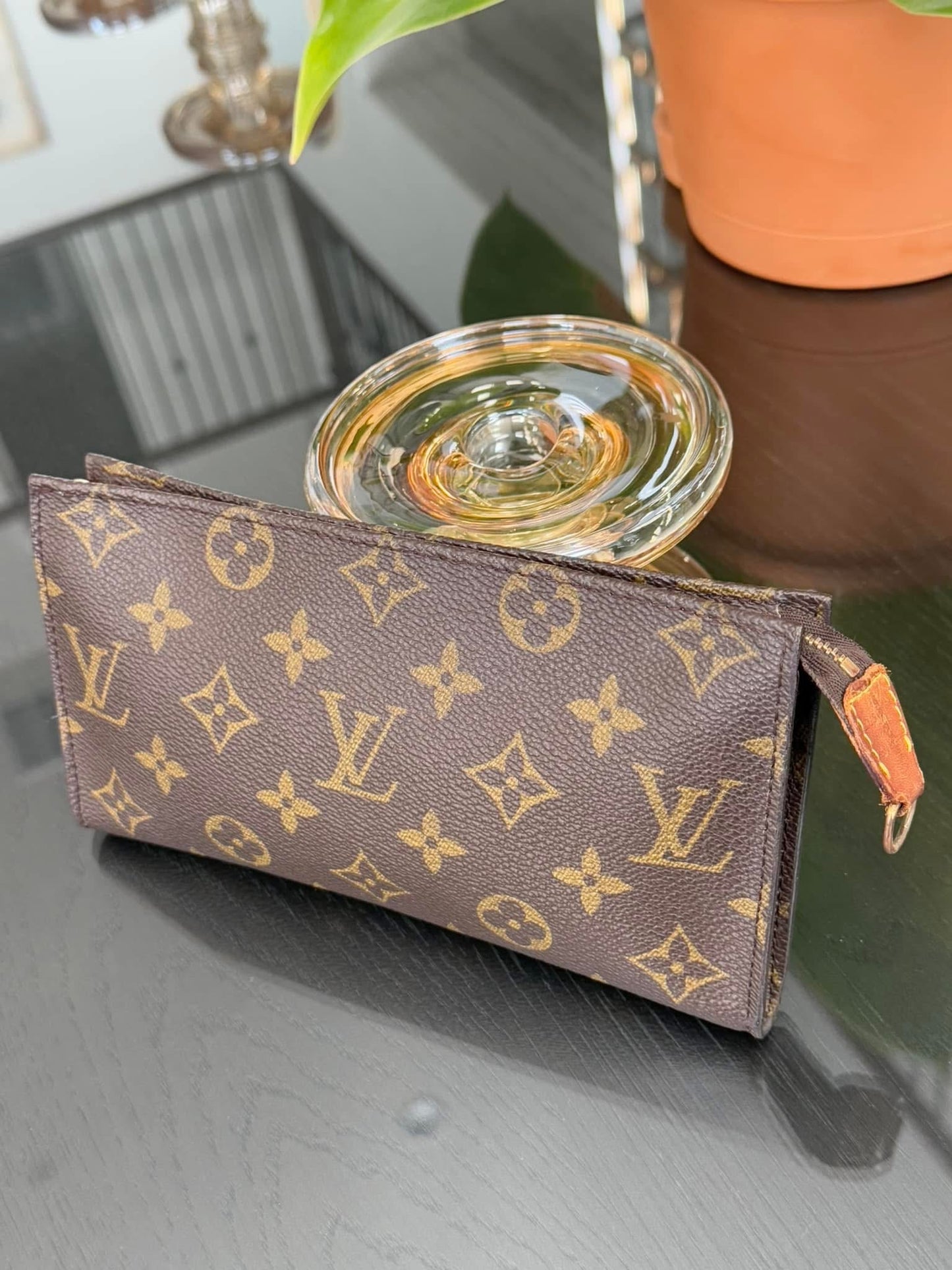 Bucket GM Pouch- ๐
Year: 1995