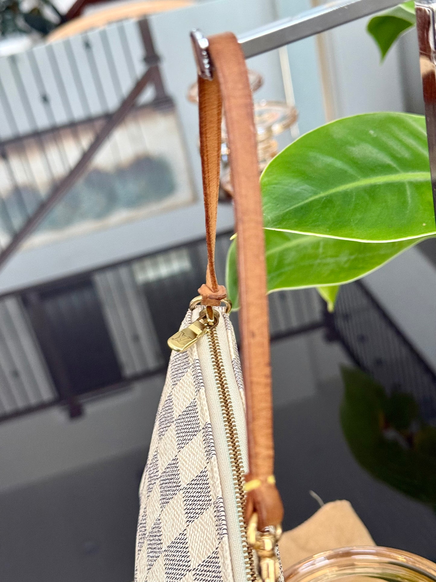 Pochette Accessories in Azur - π
Year: 2007