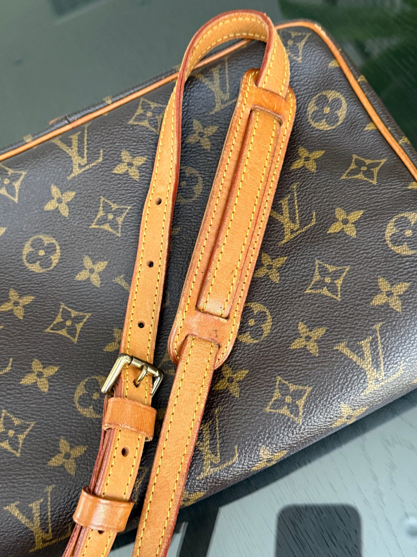 St. Germain 28 Crossbody Bag
๐๏ธ Year: 1995