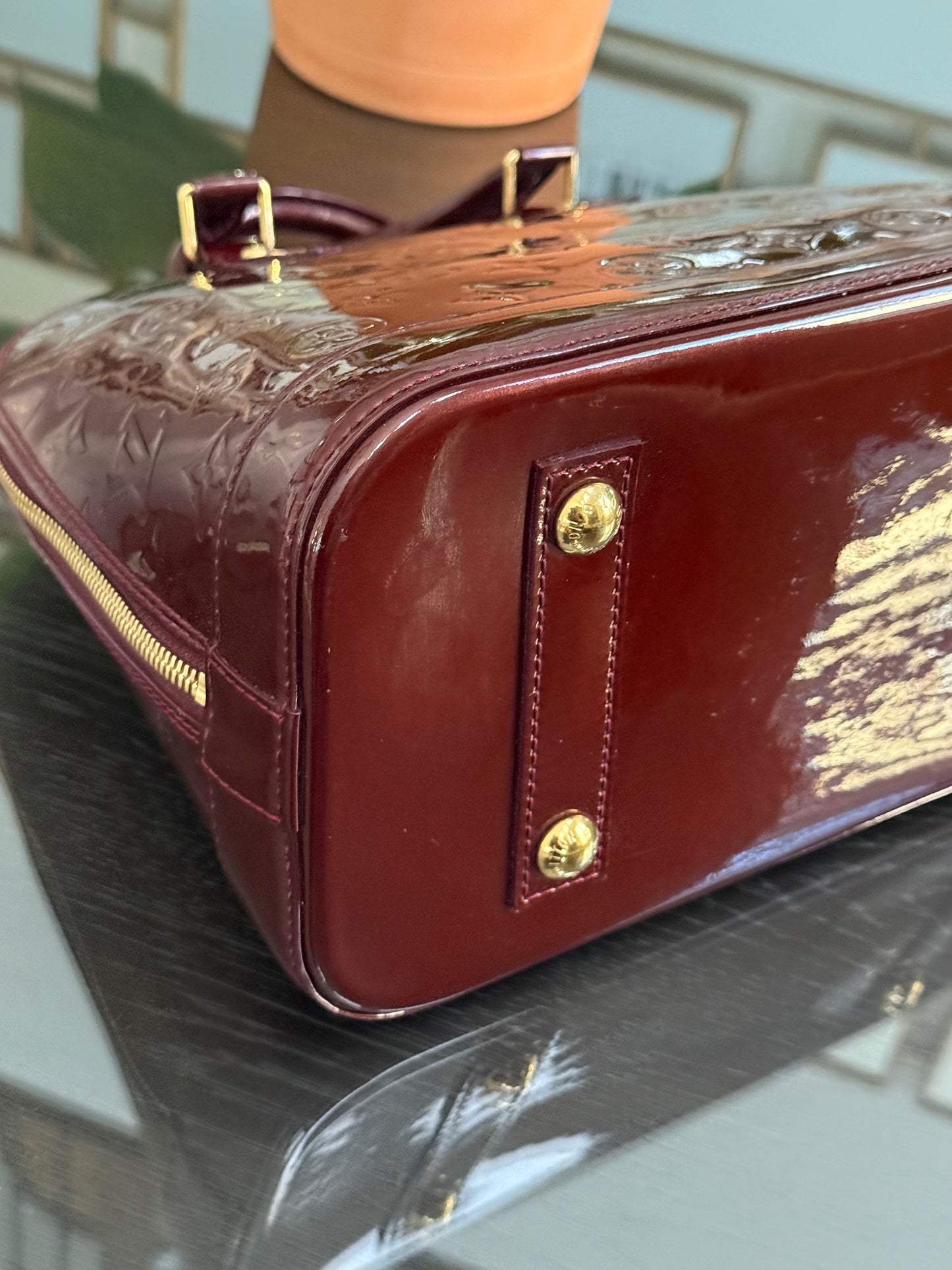 Vernis Alma PM Amarante with Lock π and key, clochette and Dustbag π