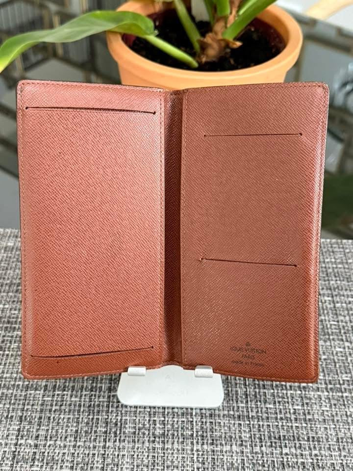 Checkbook Holder in Monogram 🗓️ Year: 2001