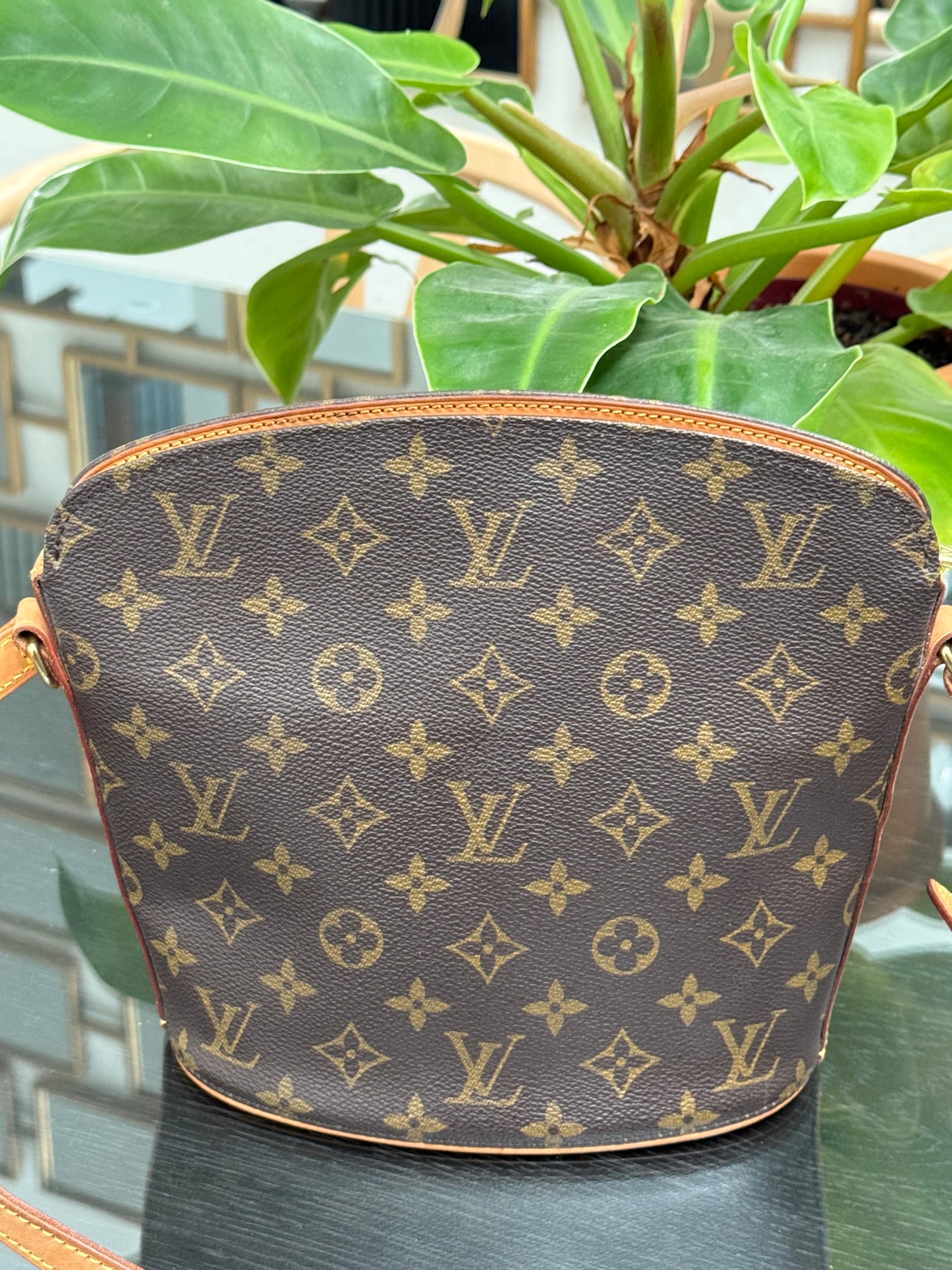 Drouot Crossbody
π
Year: 1996