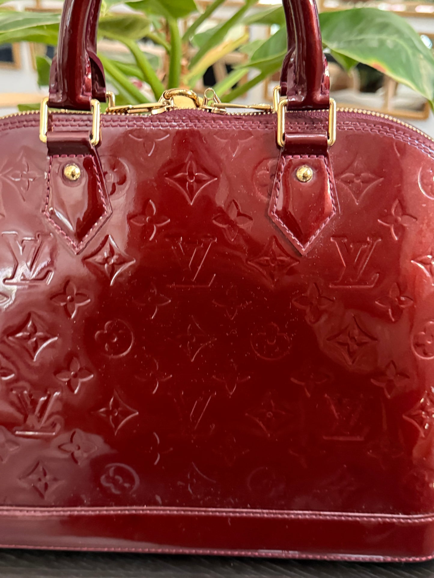 Vernis Alma PM Amarante with Lock π and key, clochette and Dustbag π