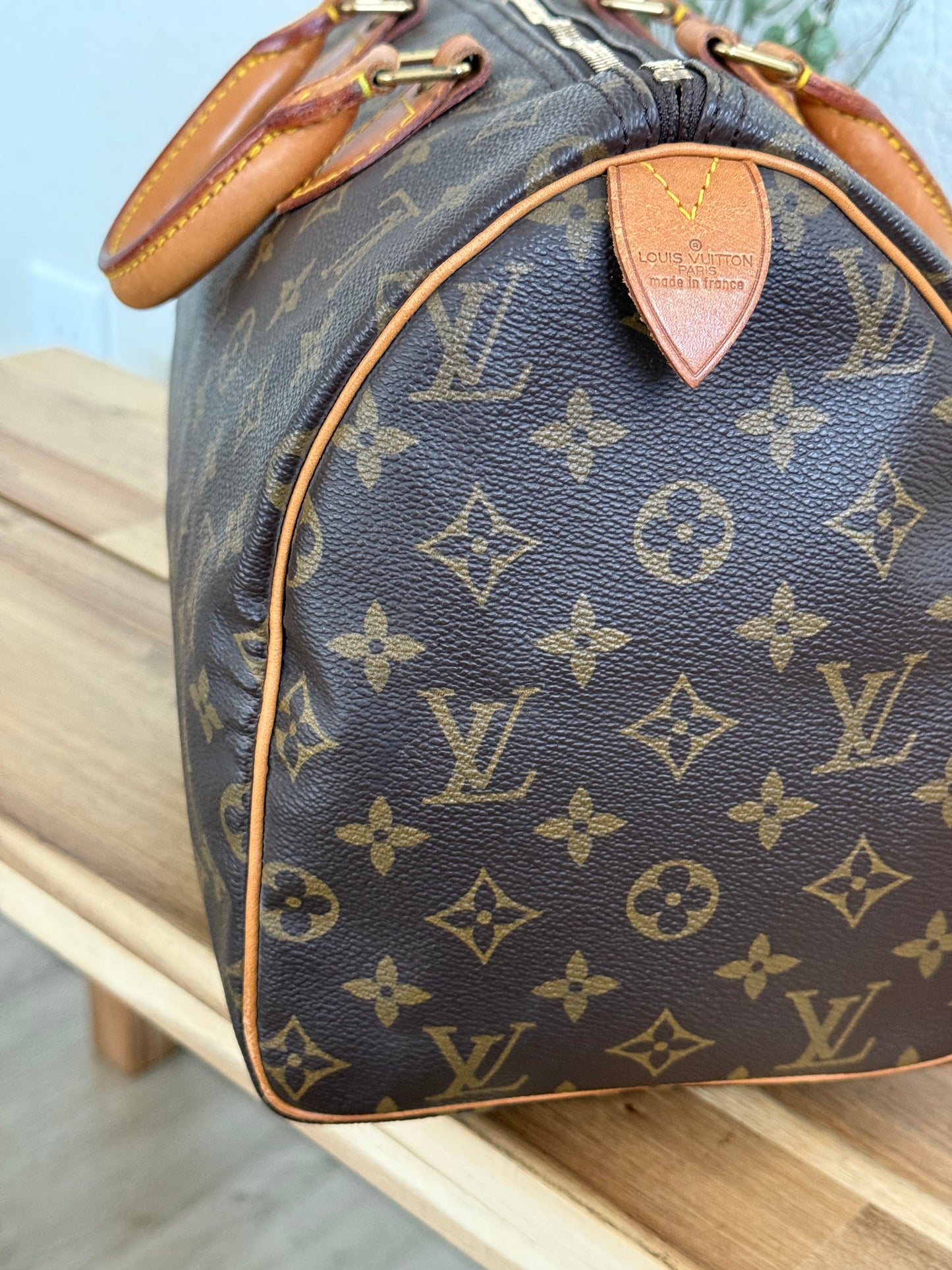 Speedy 30 with π Lock & Key - π
Year: 1989