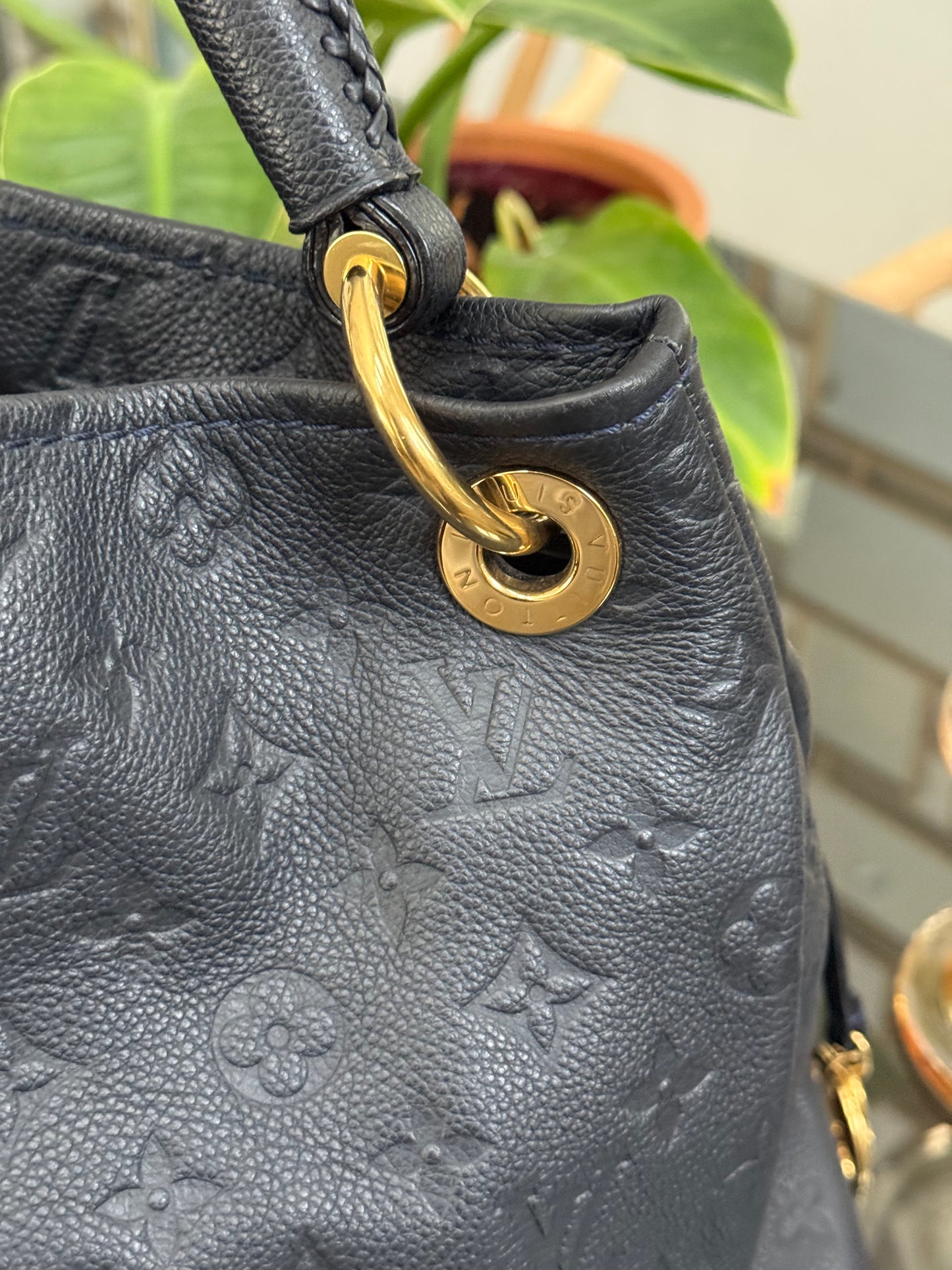 Artsy MM Empriente in Black/ Navy Blue with Dustbag, Receipt and Insert Organizer - ๐
Year: 2012